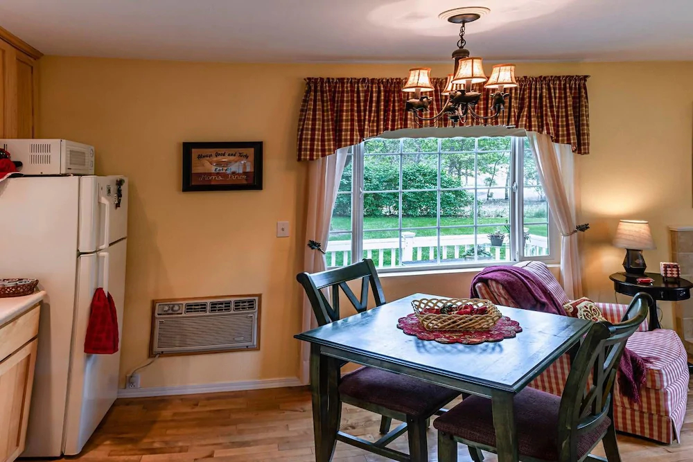 Romantic Rogue River Cottage