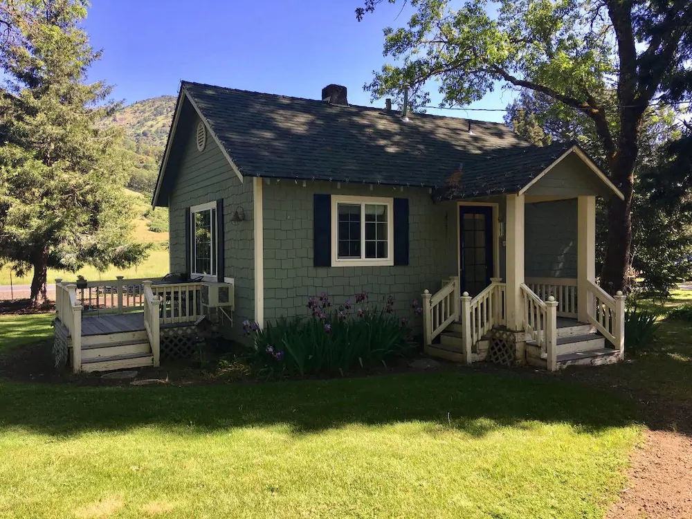 Romantic Rogue River Cottage