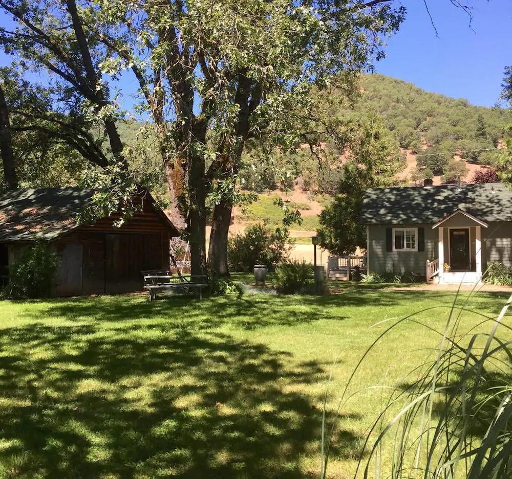 Romantic Rogue River Cottage