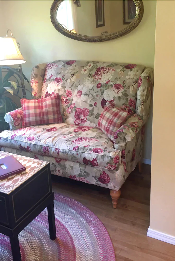 Romantic Rogue River Cottage