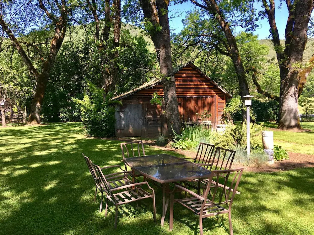 Romantic Rogue River Cottage