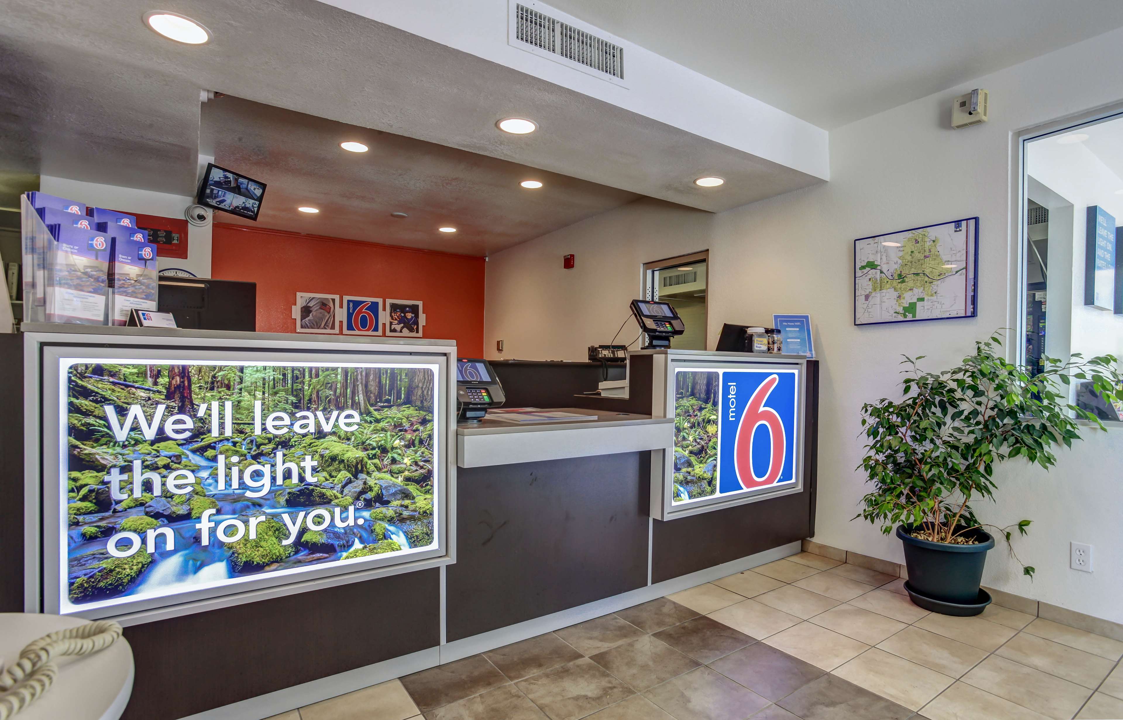 Motel 6 Grants Pass