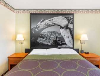 Super 8 by Wyndham Grants Pass