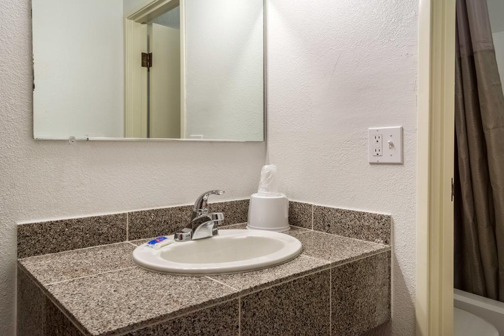 Motel 6 Gresham City Center