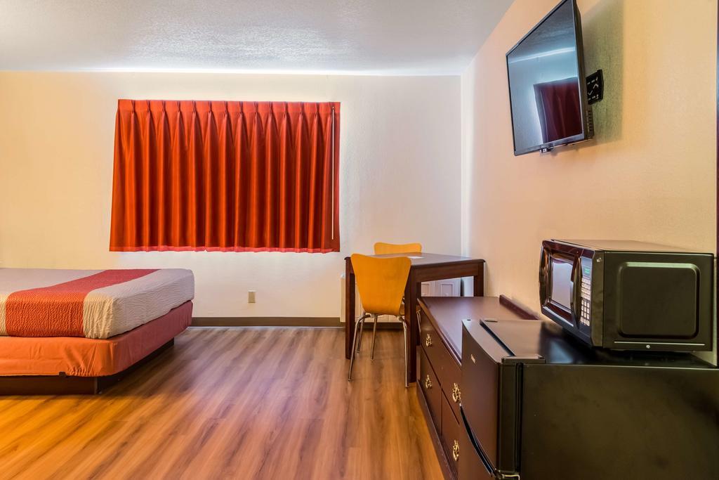 Motel 6 Gresham City Center