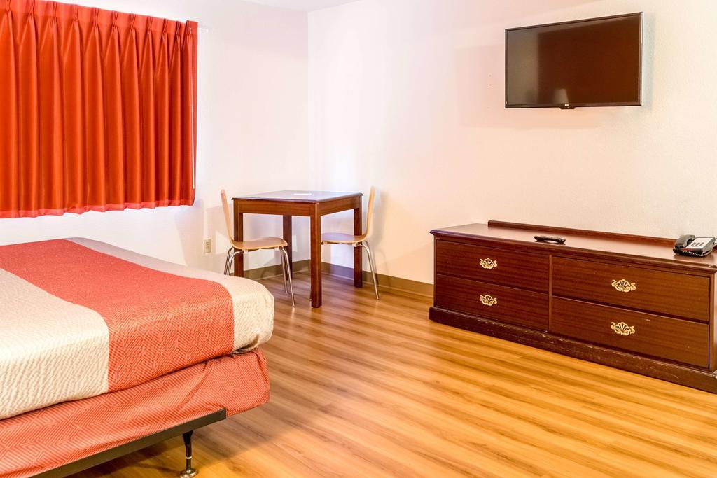 Motel 6 Gresham City Center