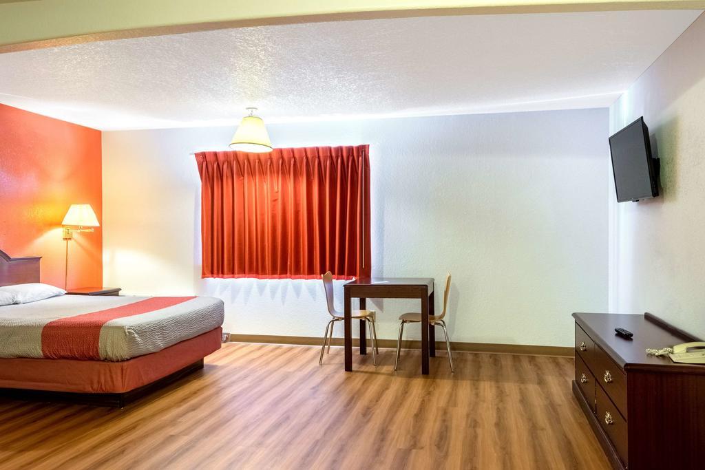 Motel 6 Gresham City Center