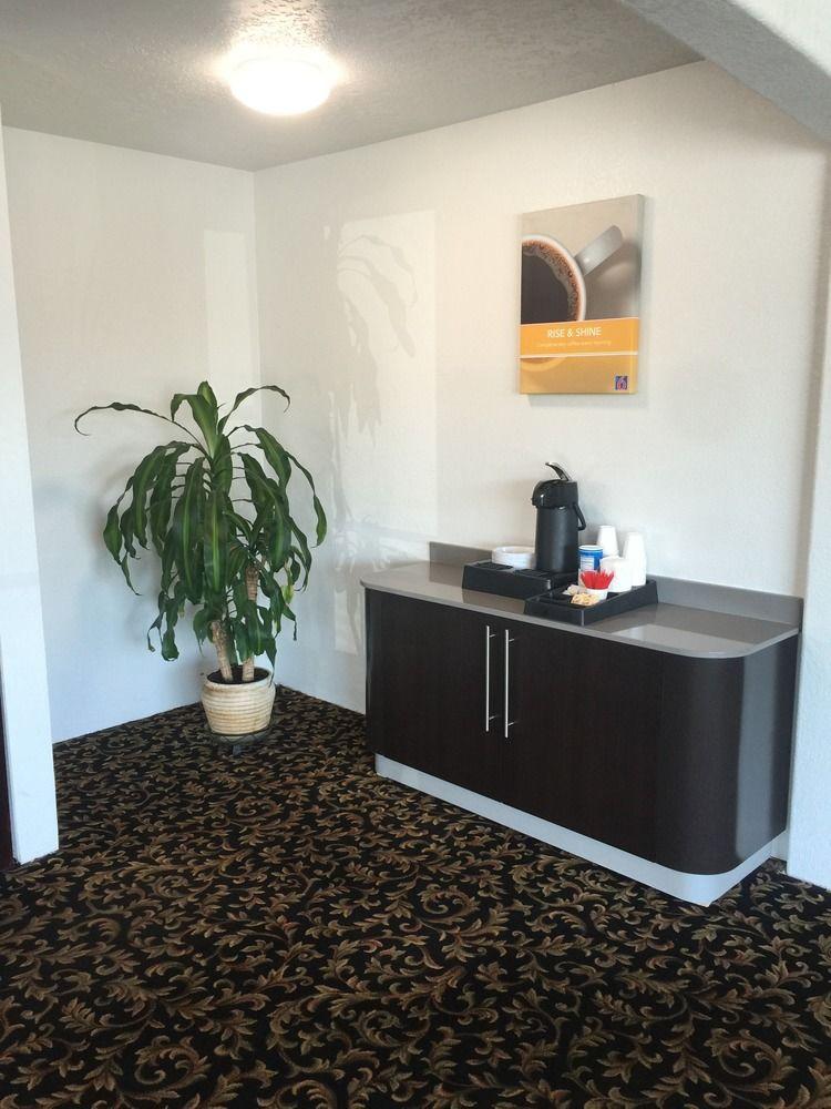 Motel 6 Gresham City Center