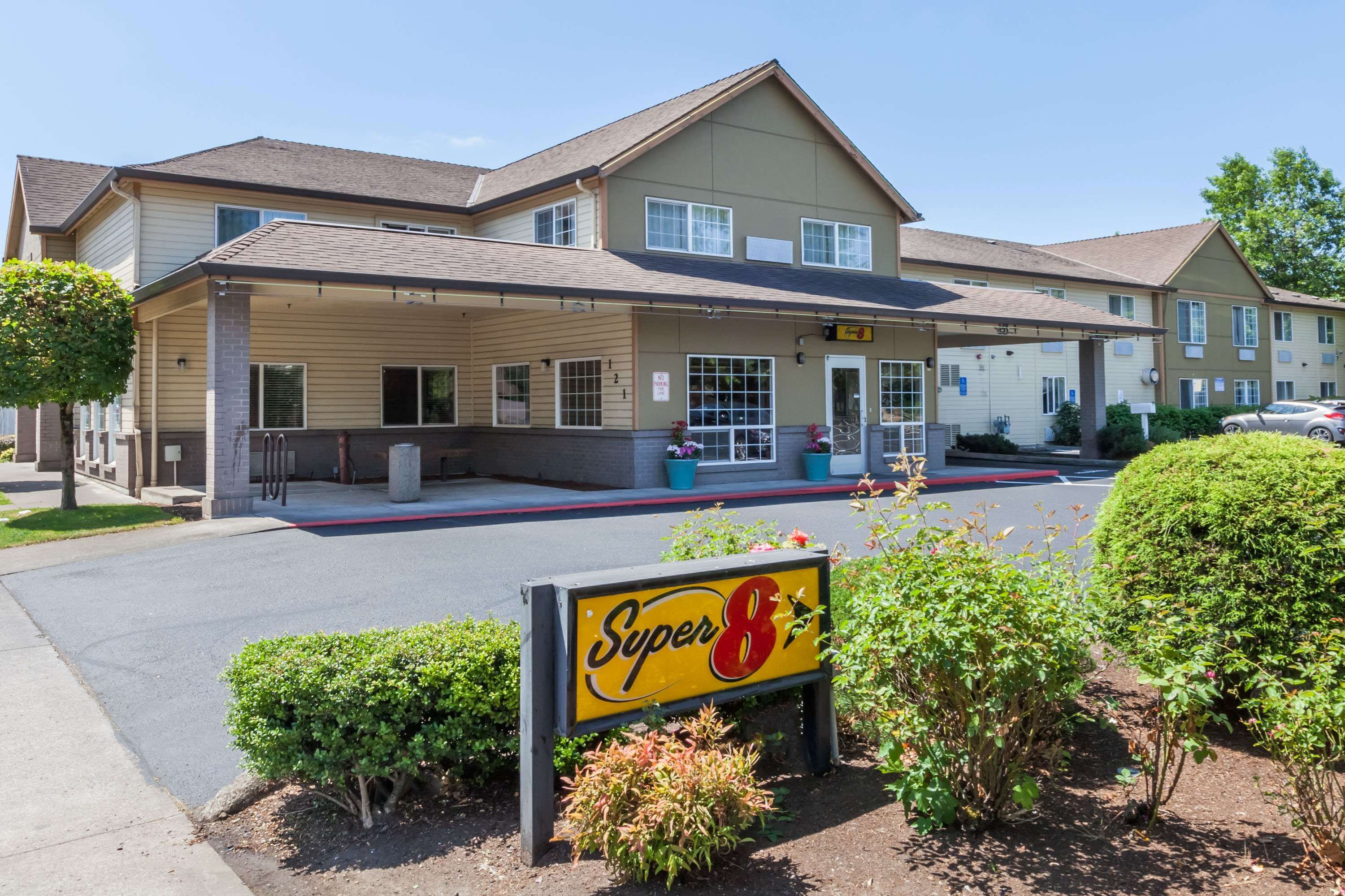 Super 8 by Wyndham Gresham/Portland Area OR