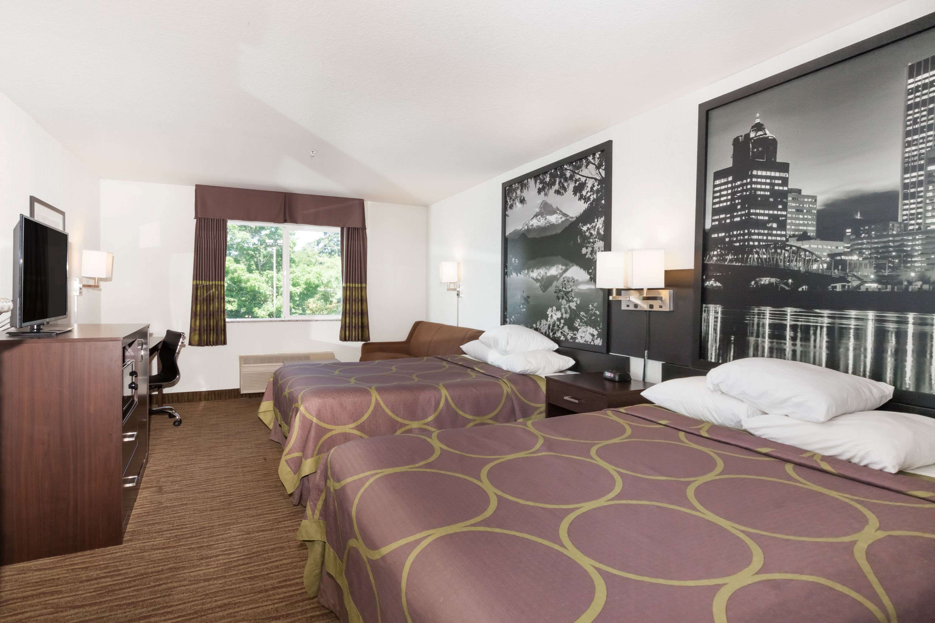 Super 8 by Wyndham Gresham/Portland Area OR