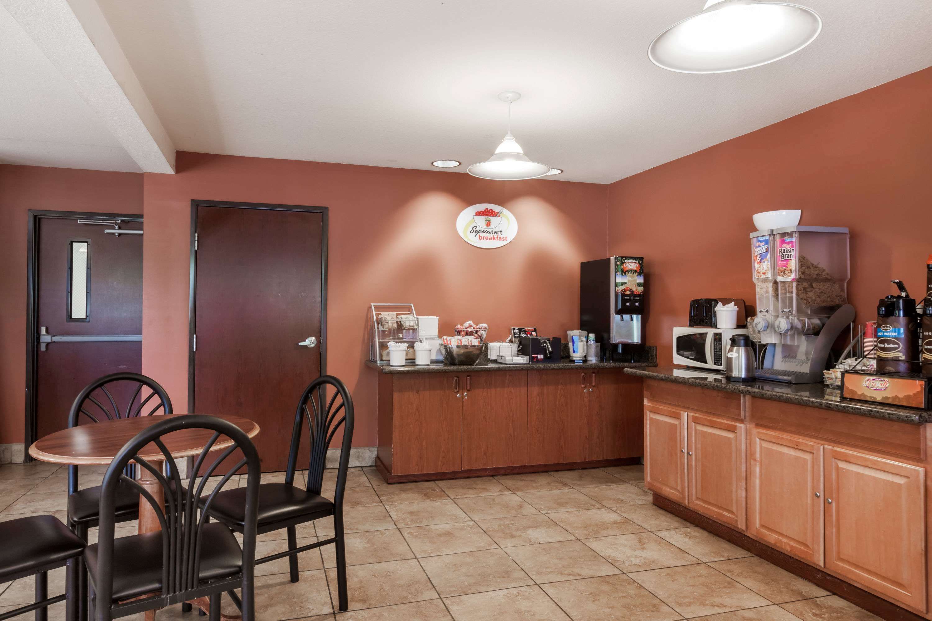 Super 8 by Wyndham Gresham/Portland Area OR