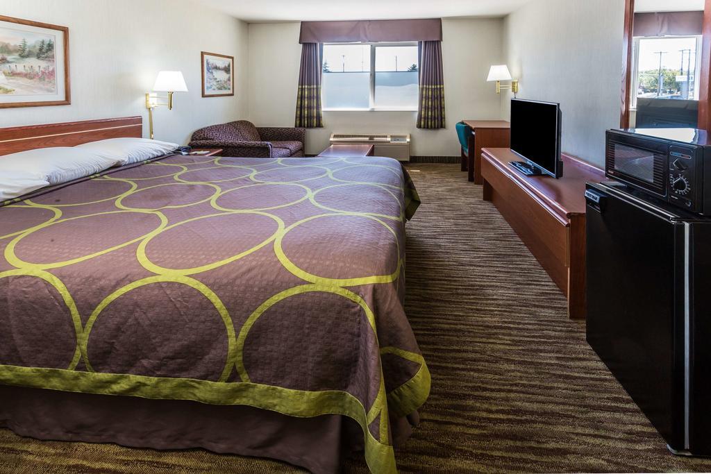 Super 8 by Wyndham Gresham/Portland Area OR