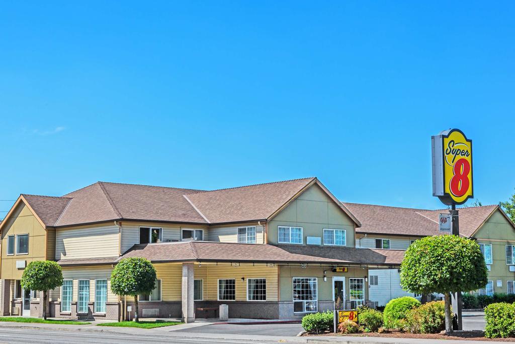 Super 8 by Wyndham Gresham/Portland Area OR