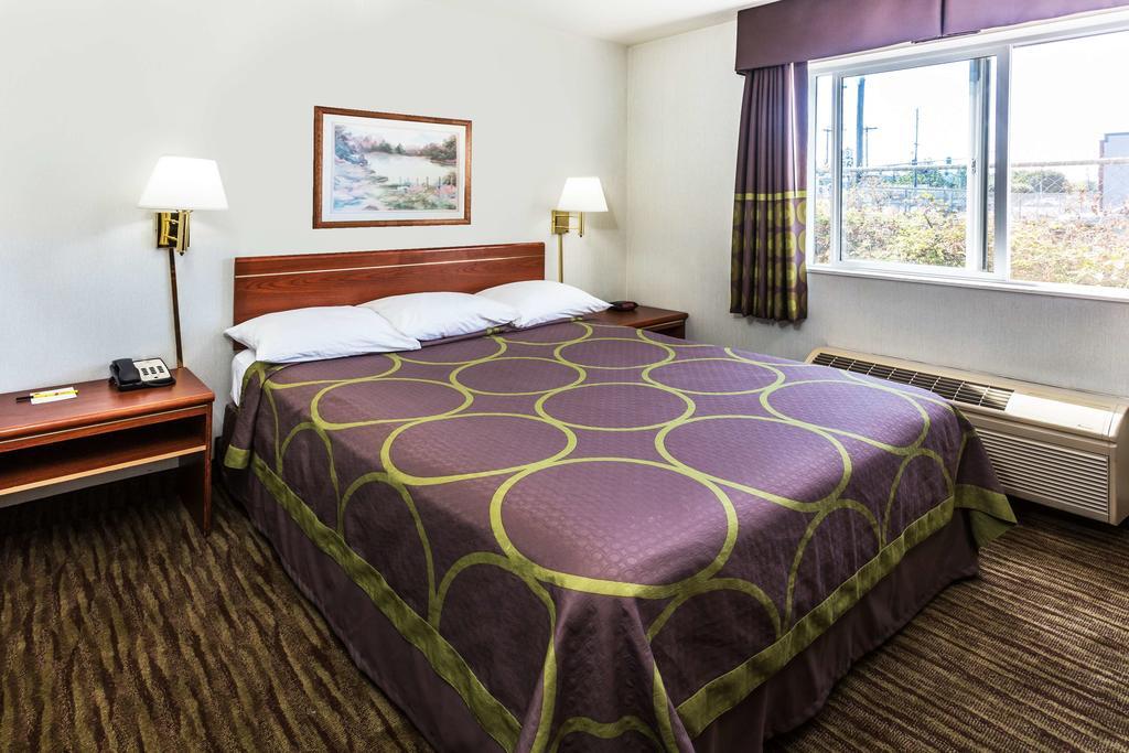 Super 8 by Wyndham Gresham/Portland Area OR