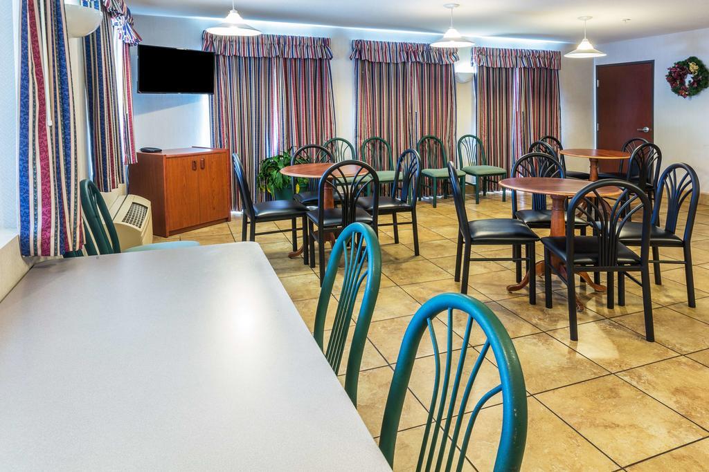 Super 8 by Wyndham Gresham/Portland Area OR