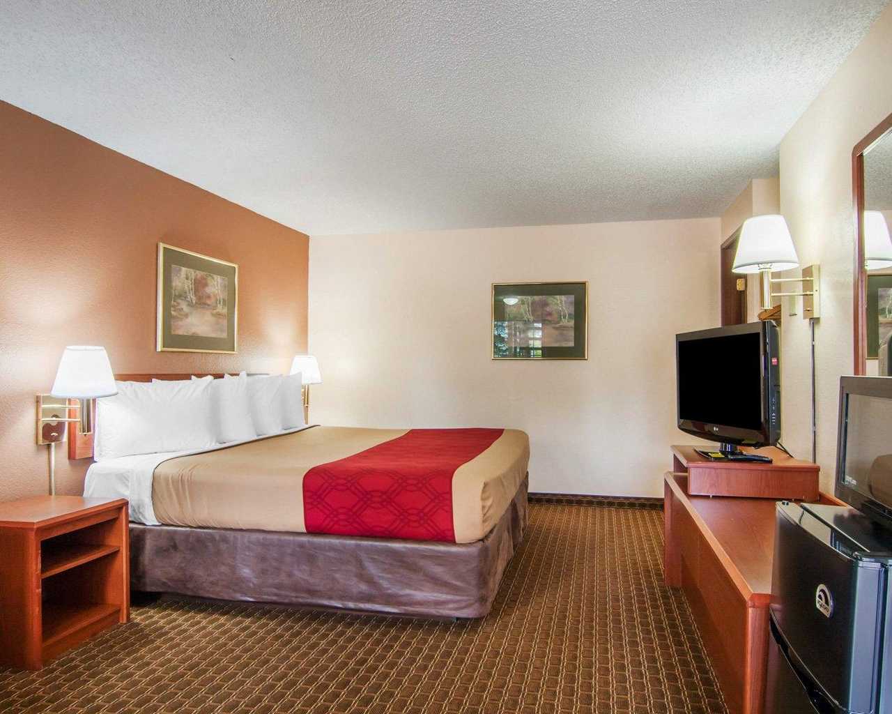 Econo Lodge Inn & Suites Hillsboro - Portland West