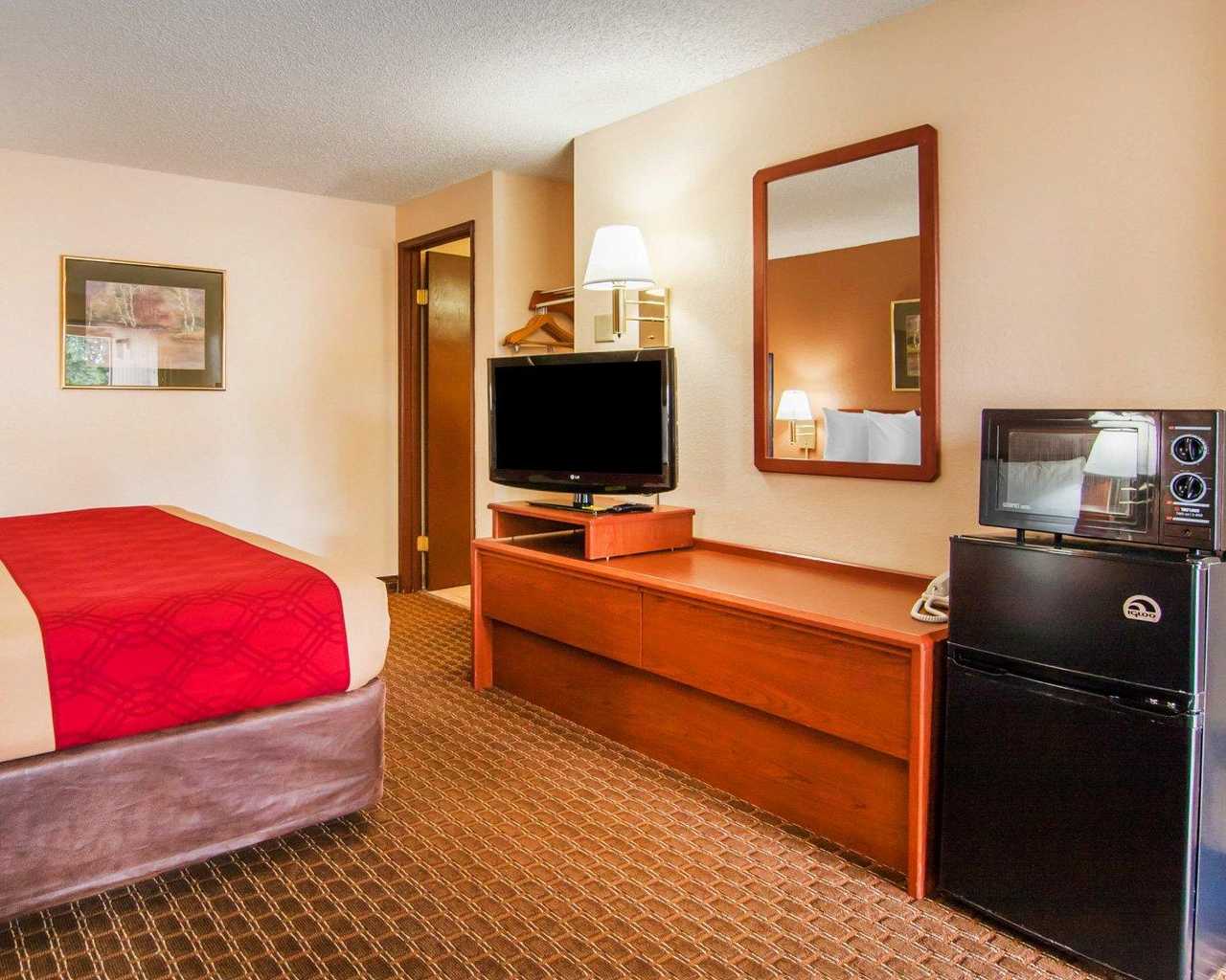 Econo Lodge Inn & Suites Hillsboro - Portland West