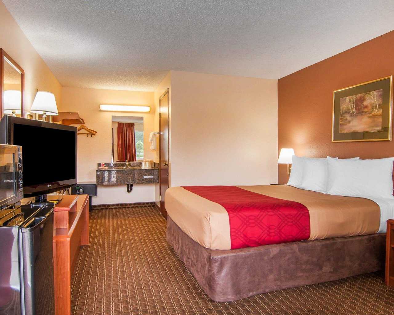 Econo Lodge Inn & Suites Hillsboro - Portland West
