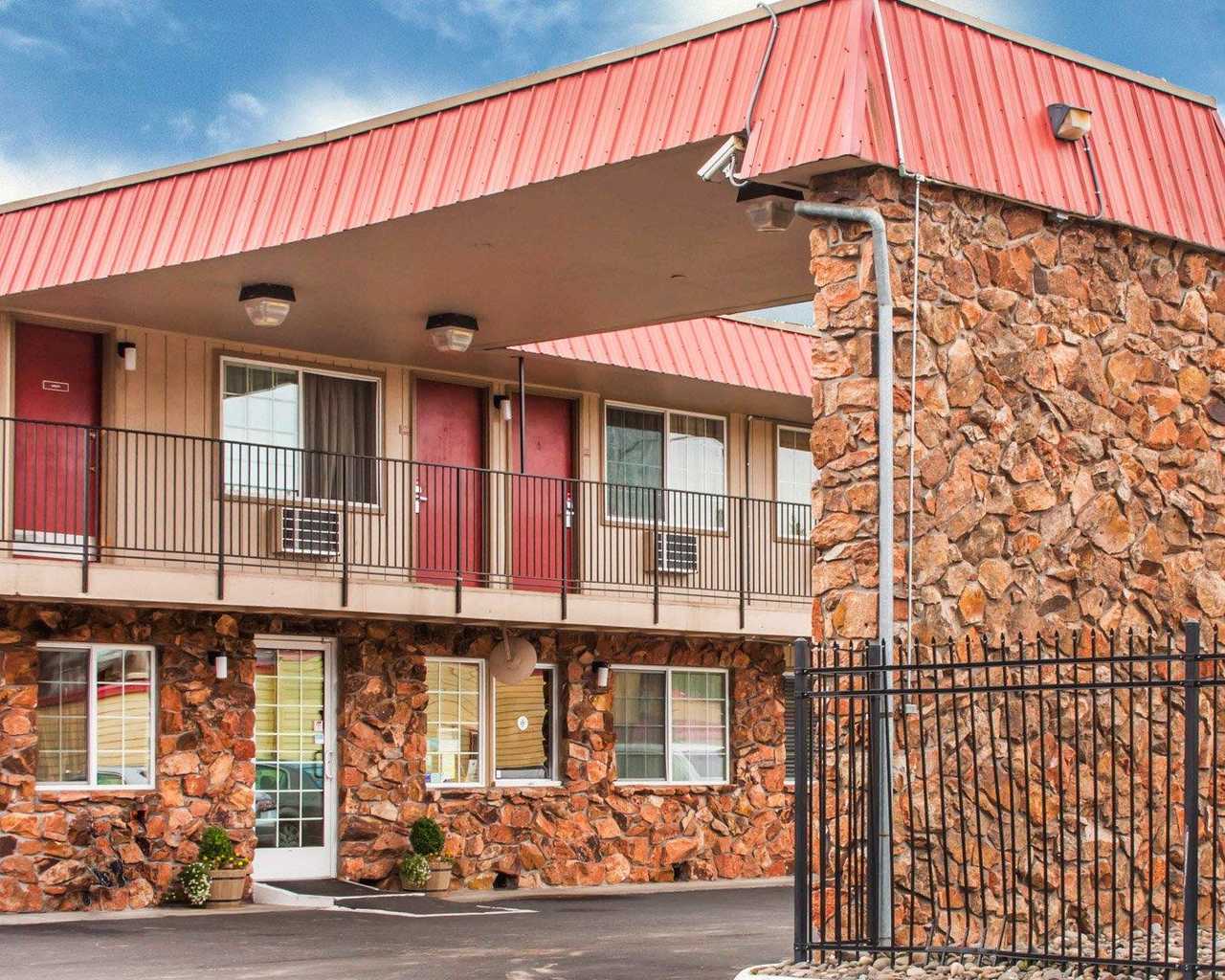 Econo Lodge Inn & Suites Hillsboro - Portland West