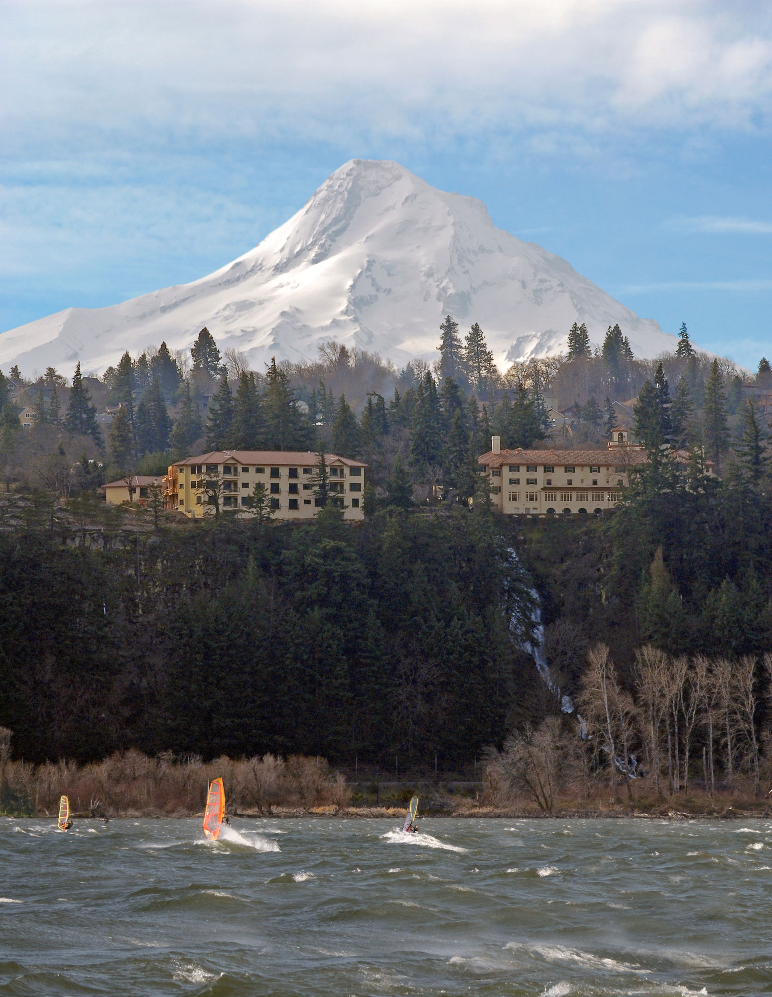Columbia Cliff Villas Hood River