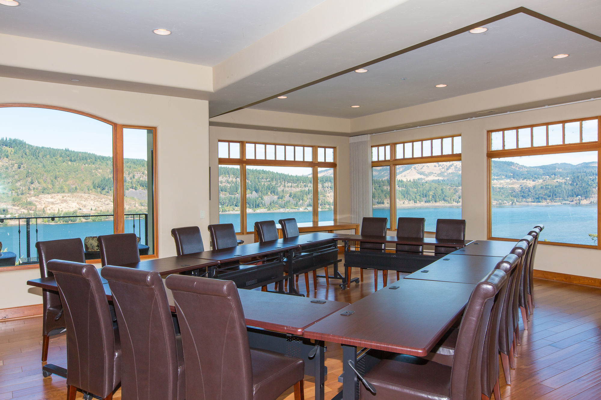 Columbia Cliff Villas Hood River