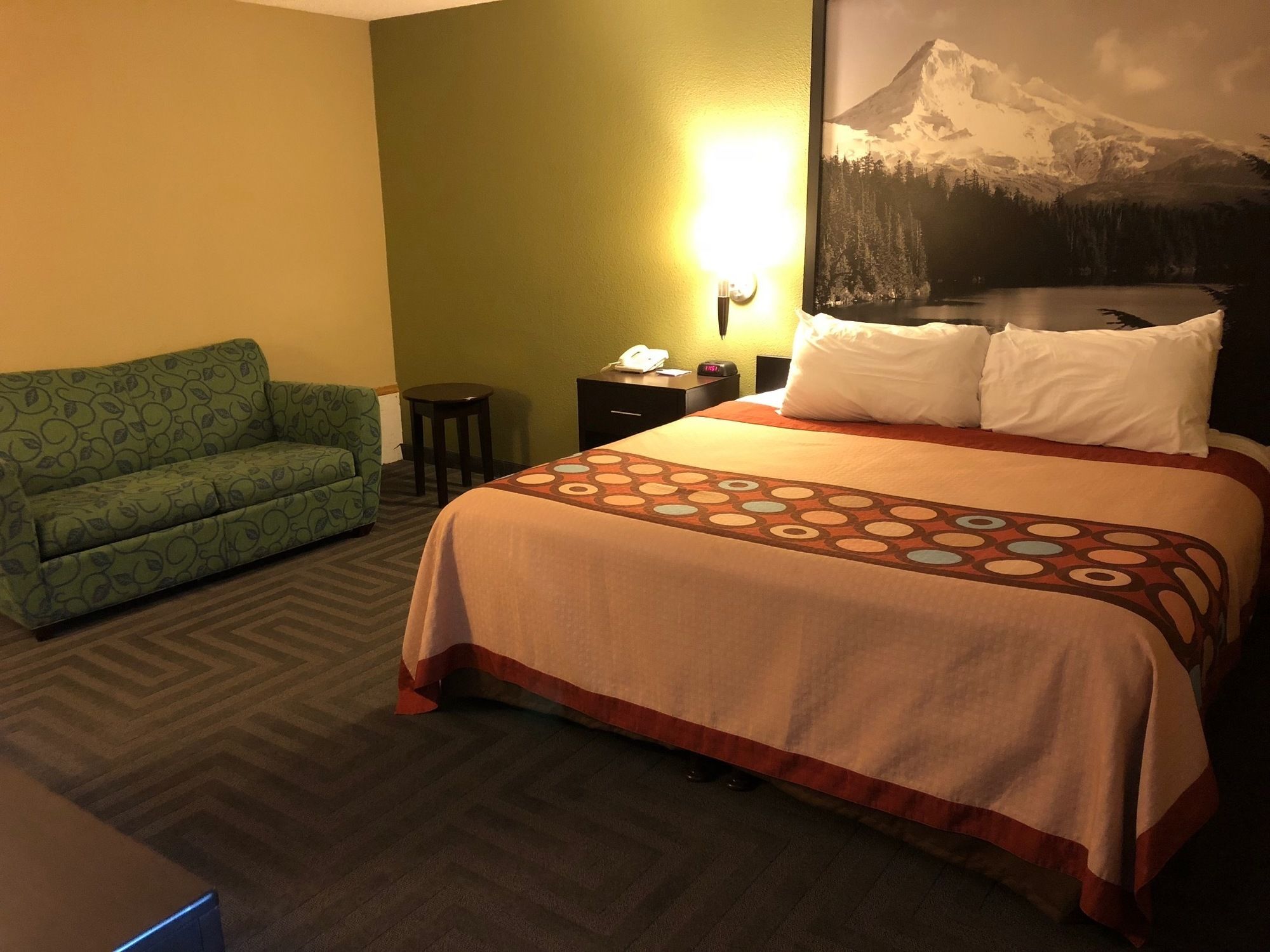 Super 8 by Wyndham LaGrande