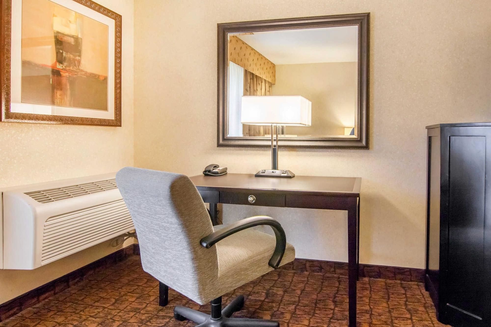 Comfort Inn & Suites