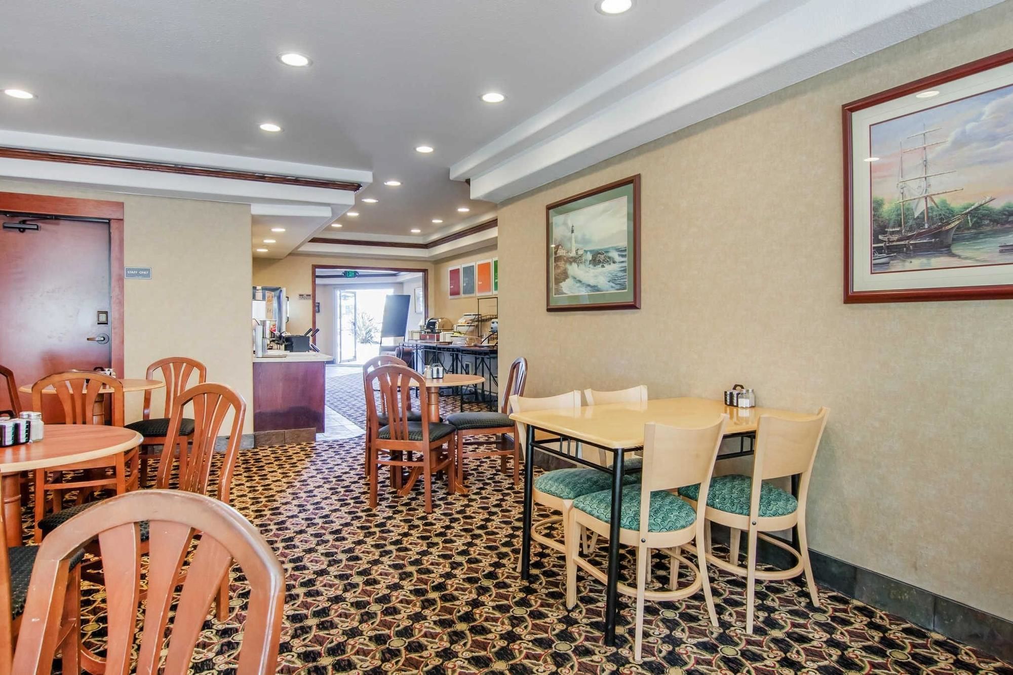 Comfort Inn & Suites