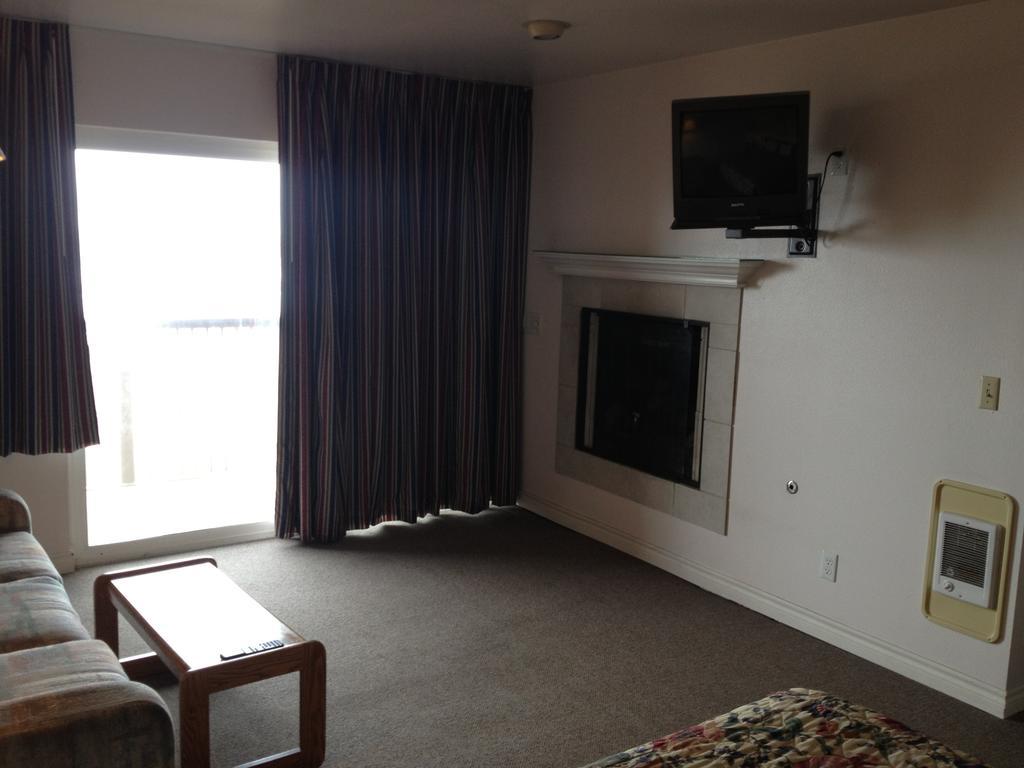 Cozy Cove Beachfront Resort Inn