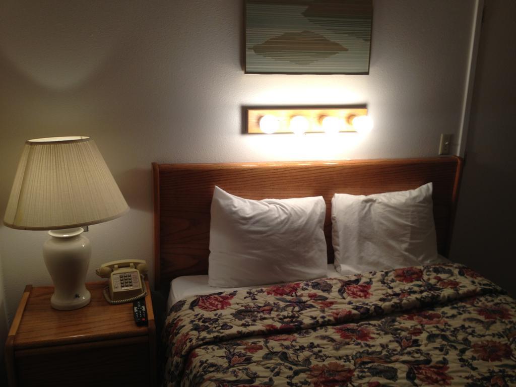 Cozy Cove Beachfront Resort Inn