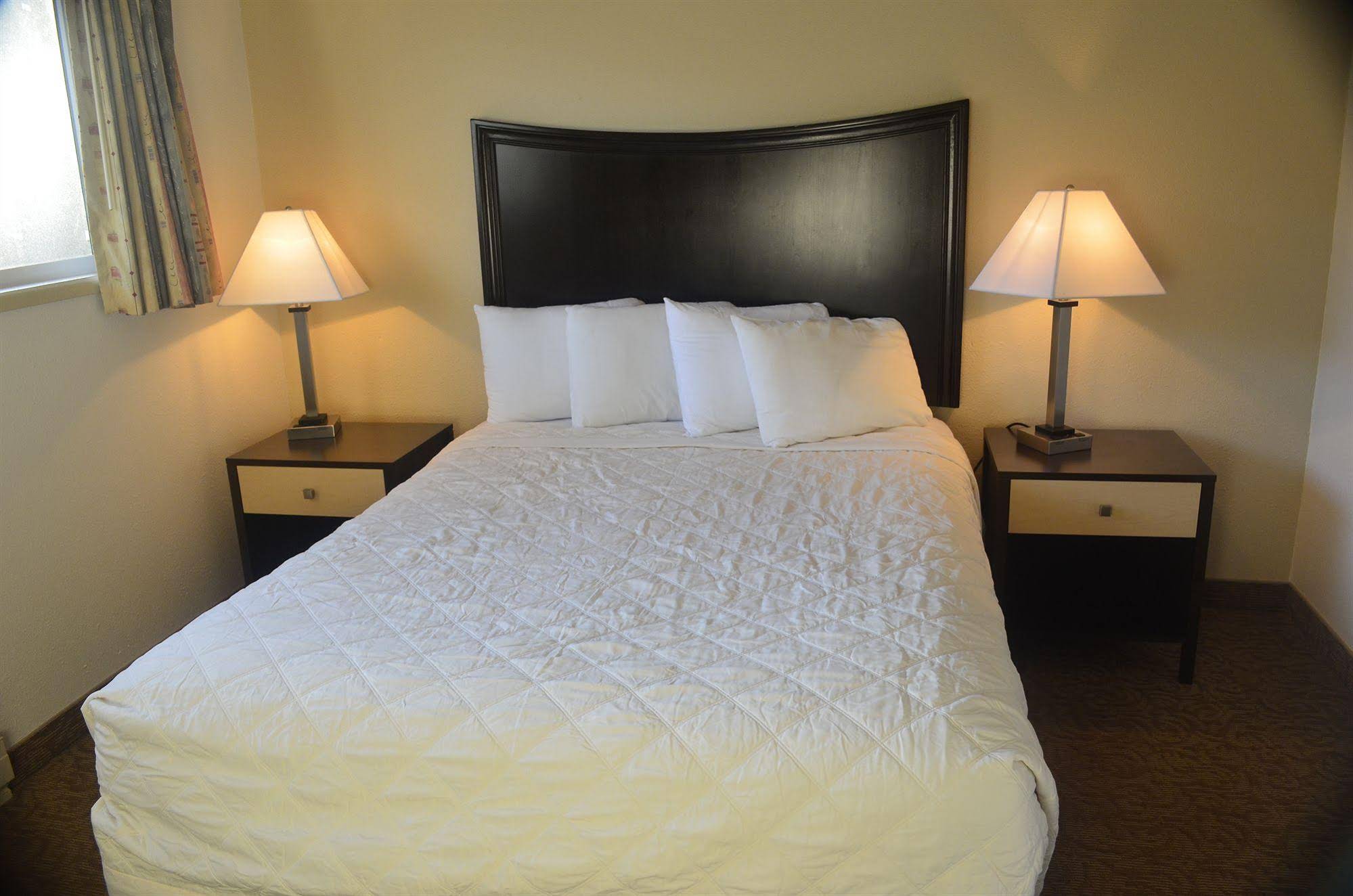 Sailor Jack Oceanfront Motel