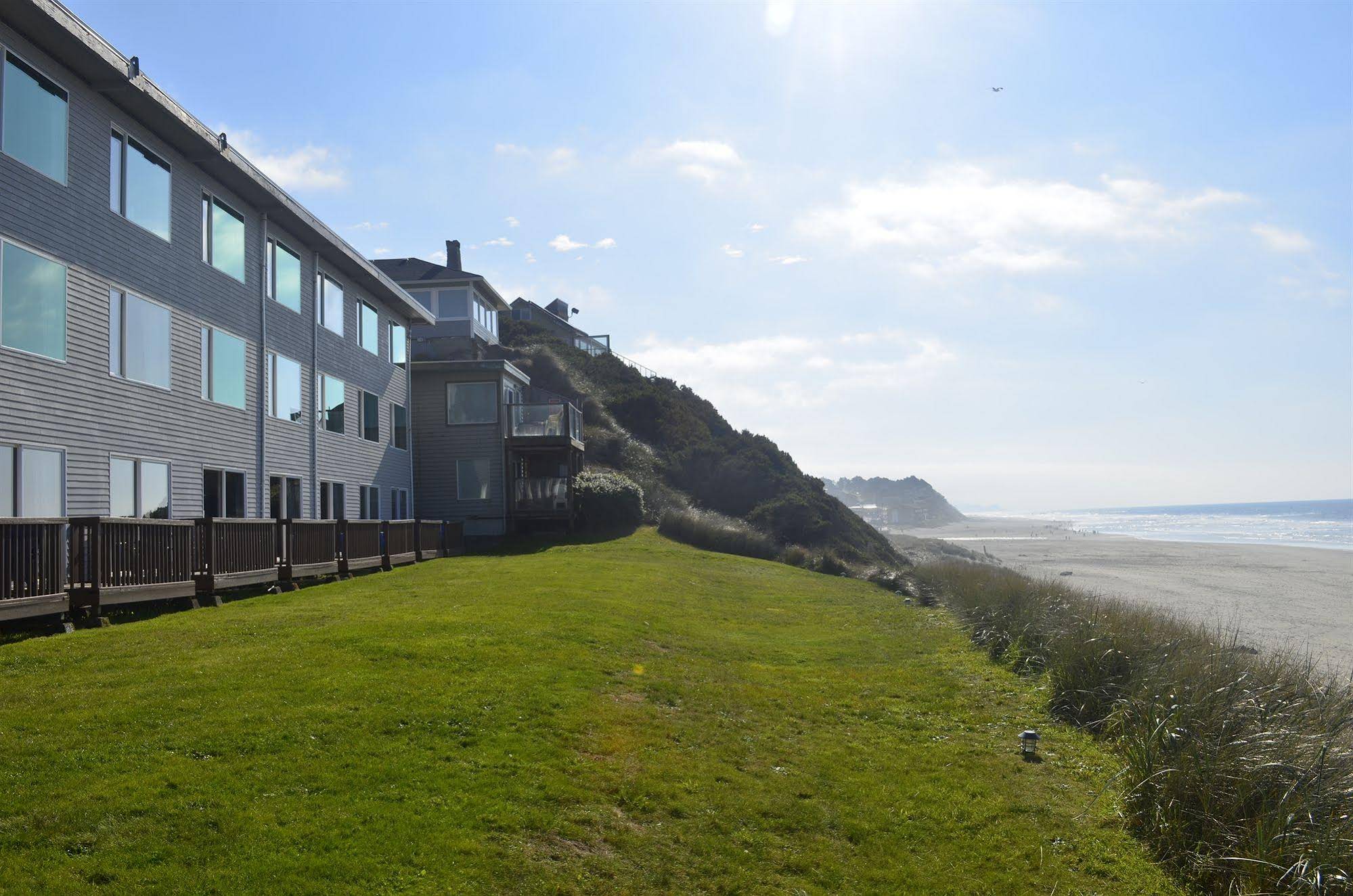 Sailor Jack Oceanfront Motel