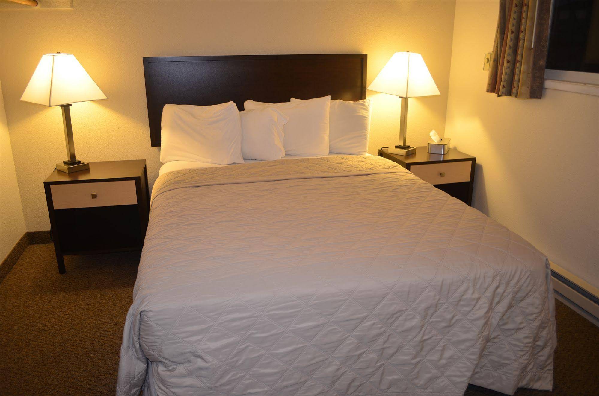 Sailor Jack Oceanfront Motel