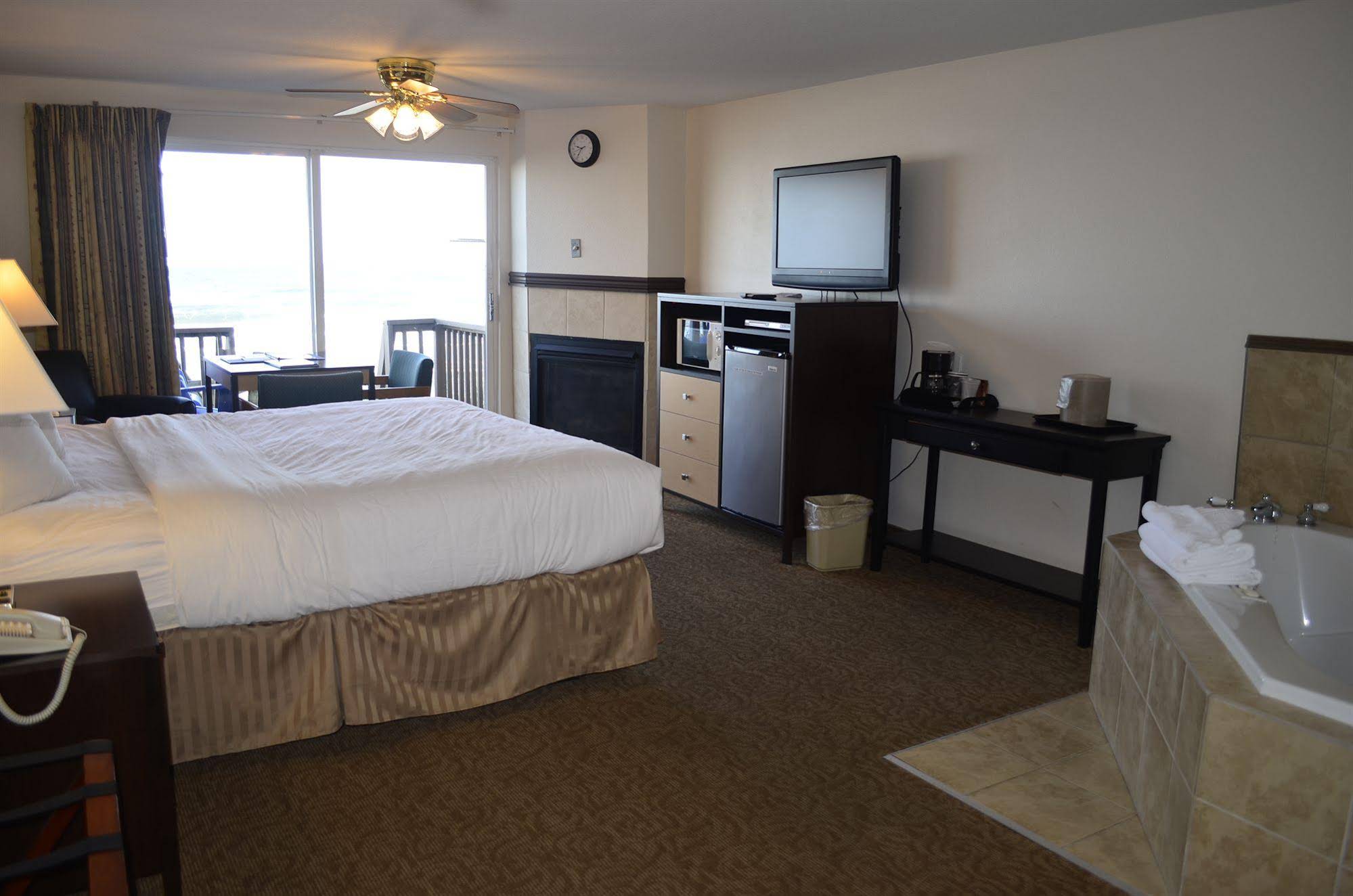 Sailor Jack Oceanfront Motel