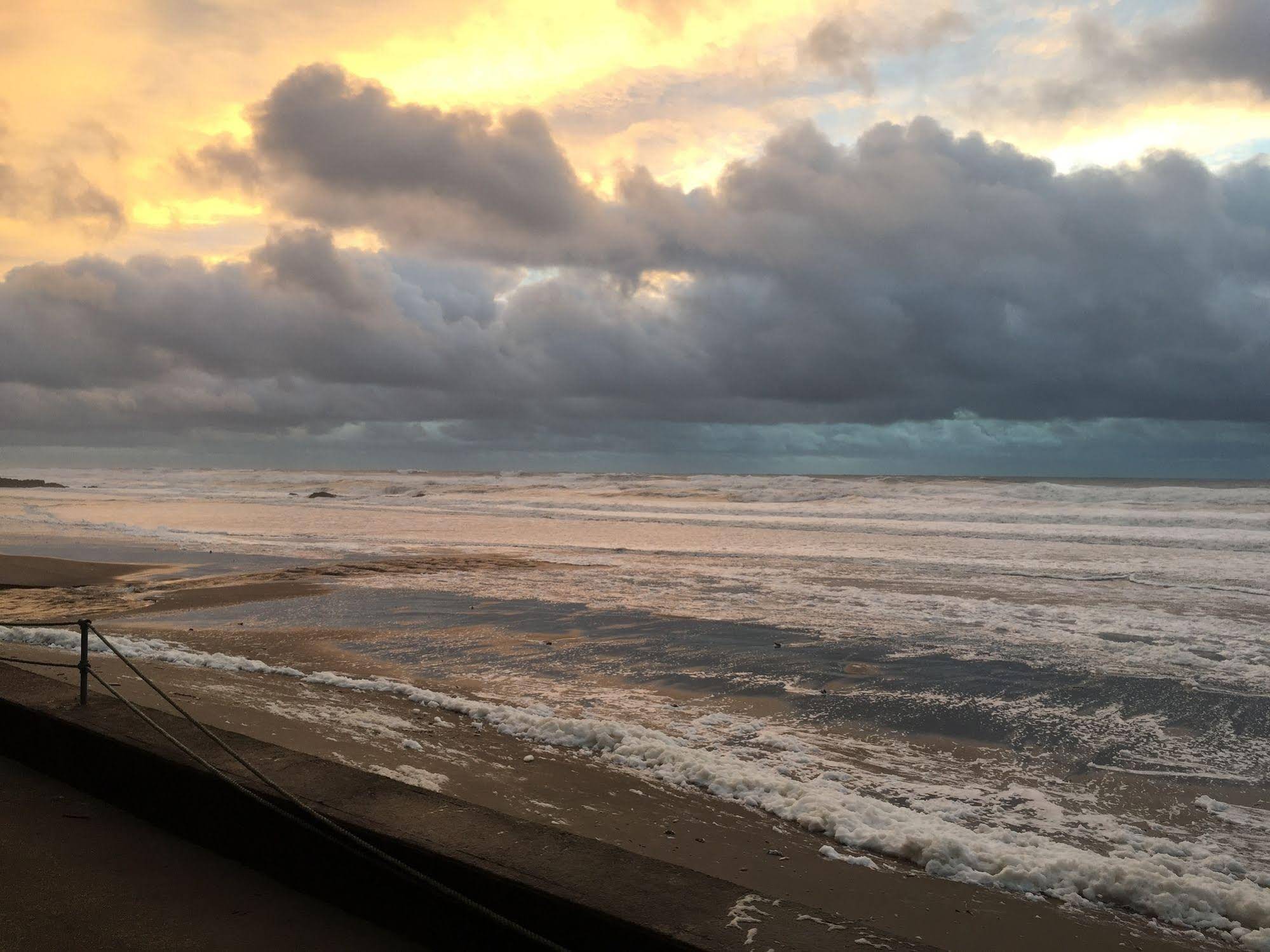 Sandcastle Beachfront Motel