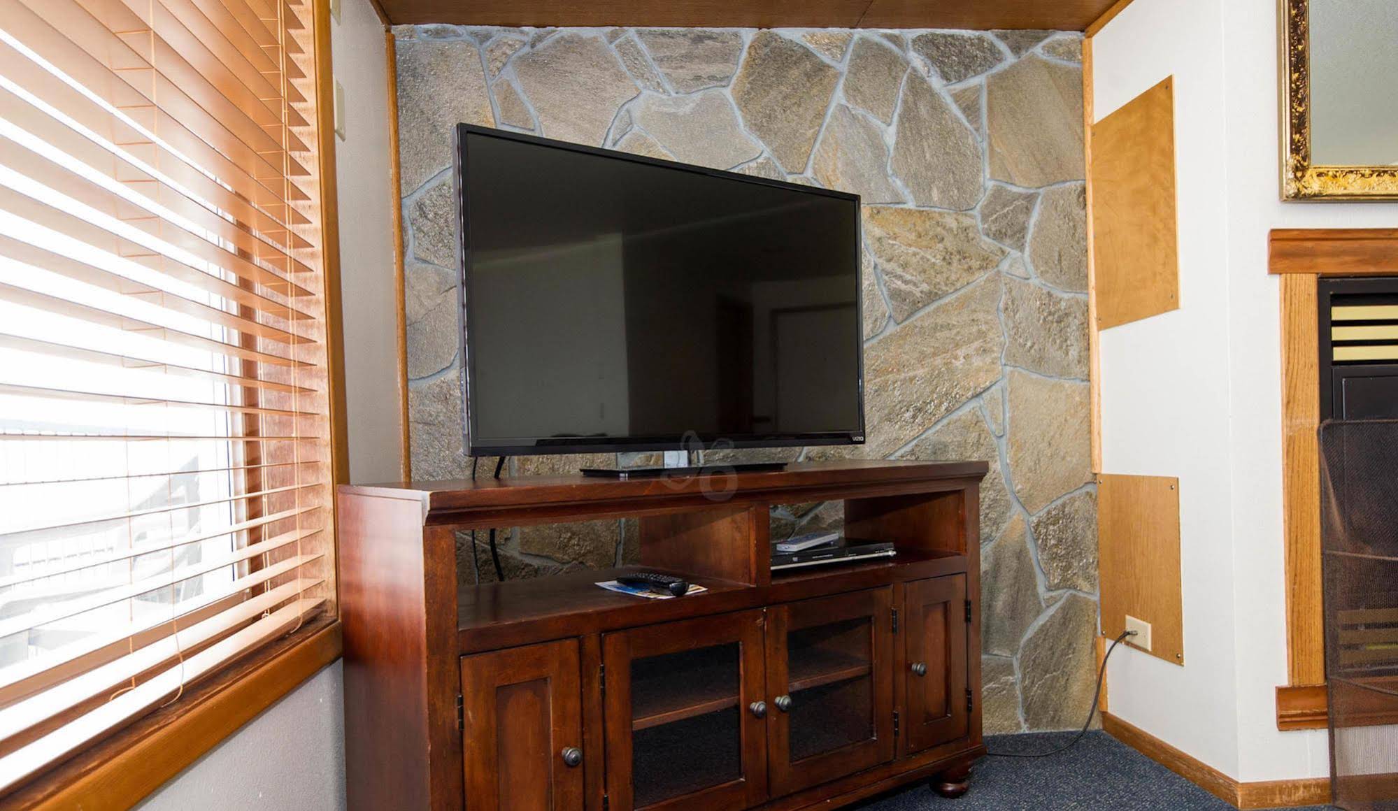 Sandcastle Beachfront Motel