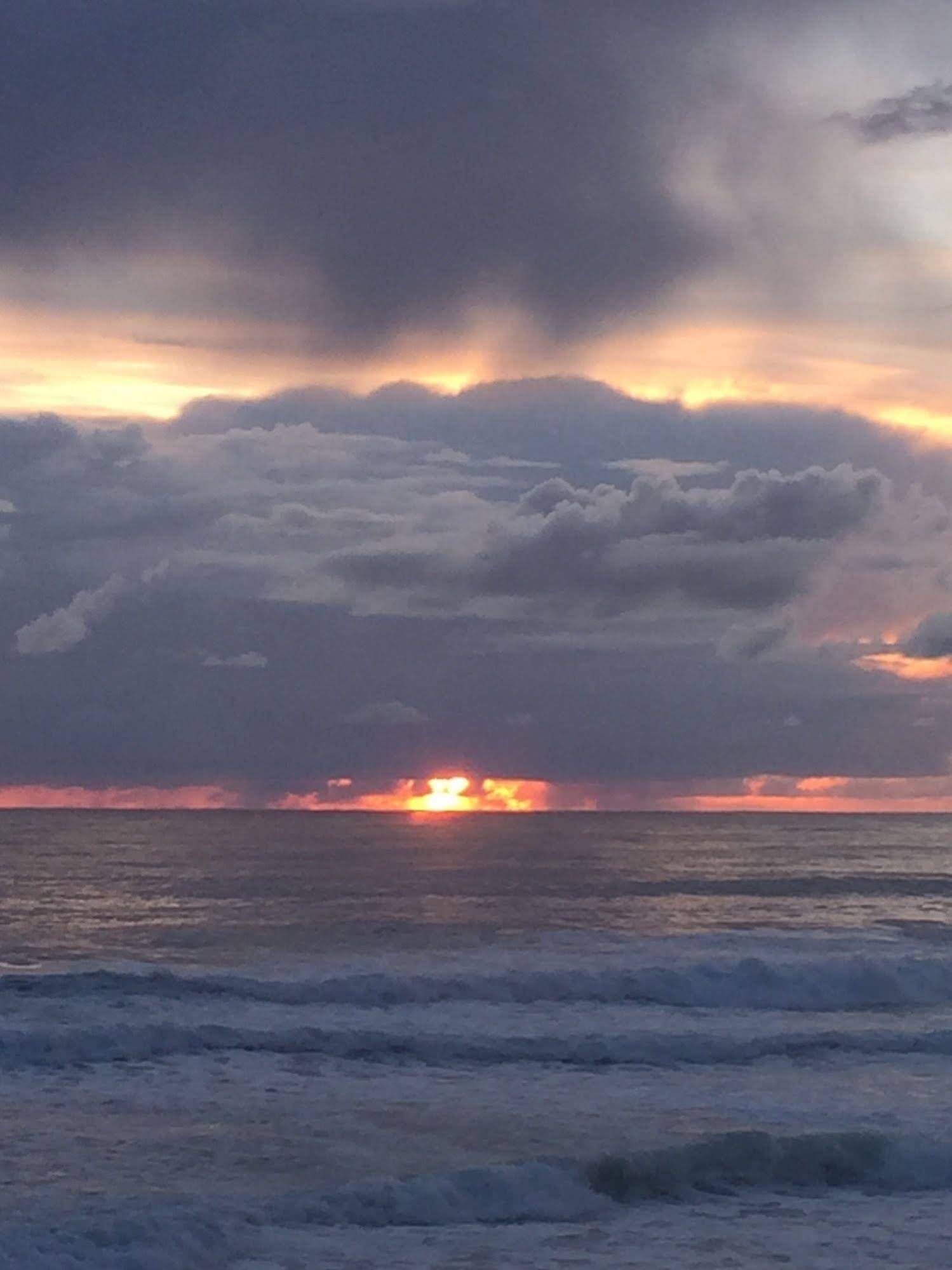 Sandcastle Beachfront Motel
