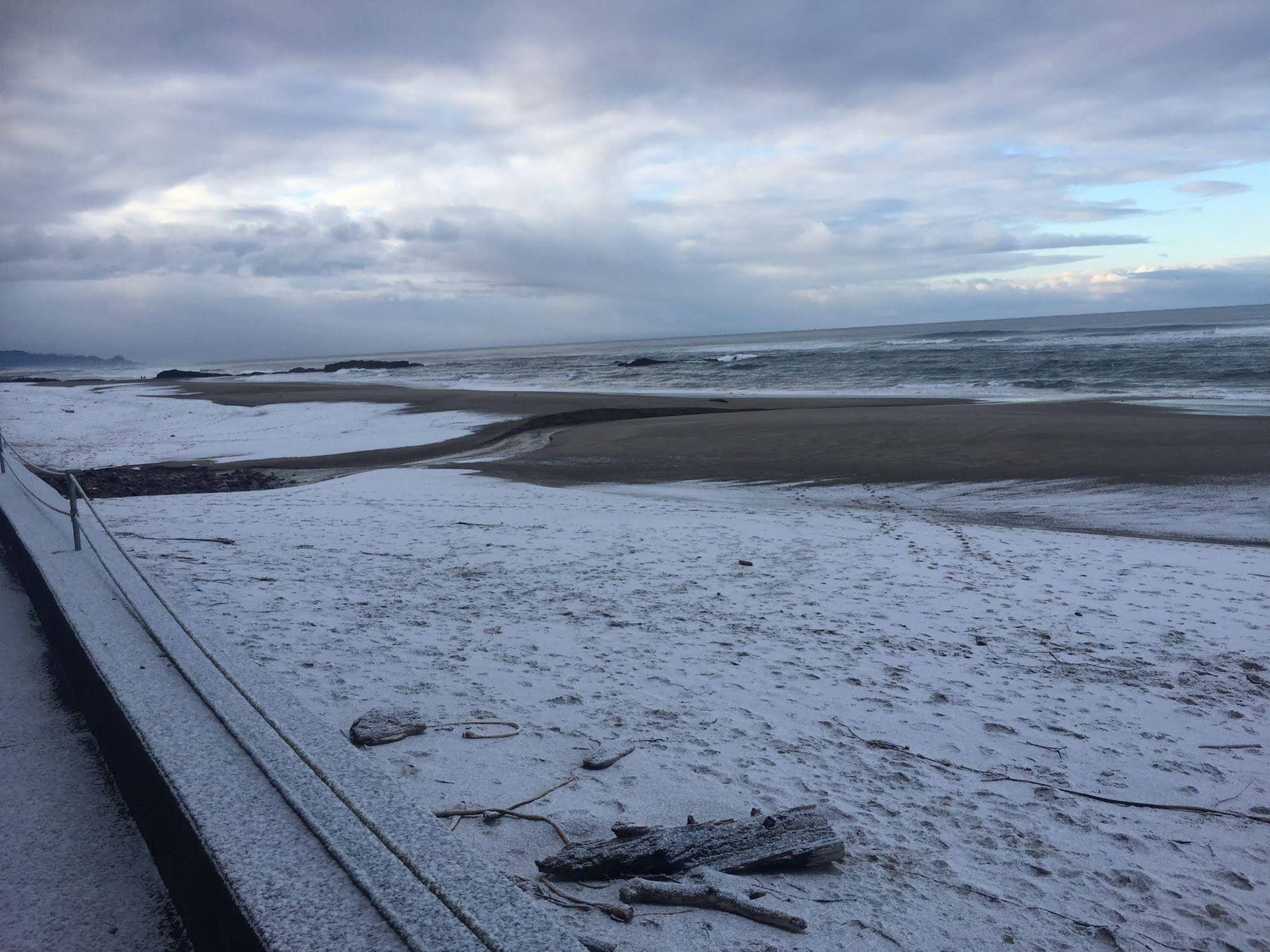 Sandcastle Beachfront Motel