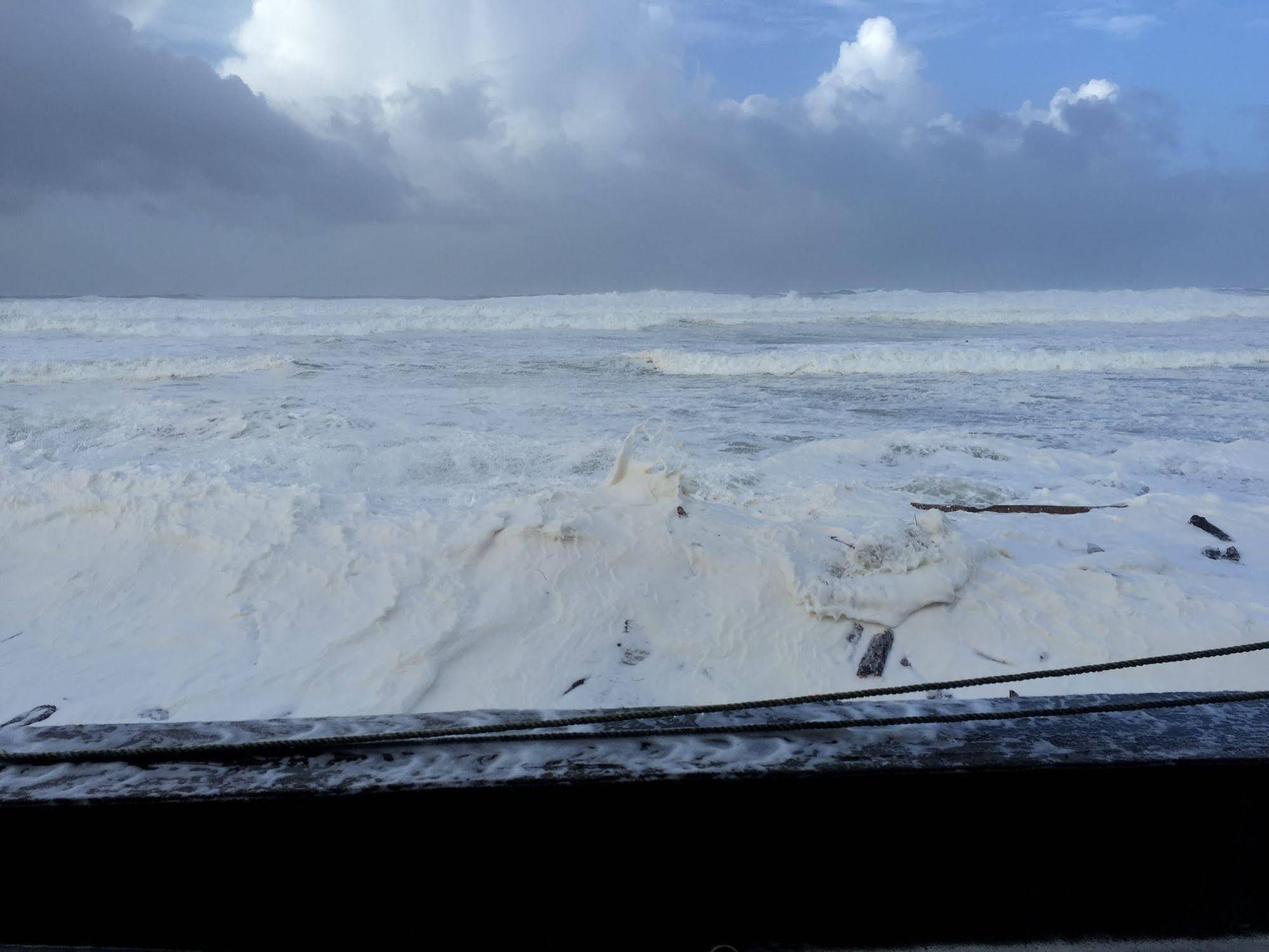 Sandcastle Beachfront Motel