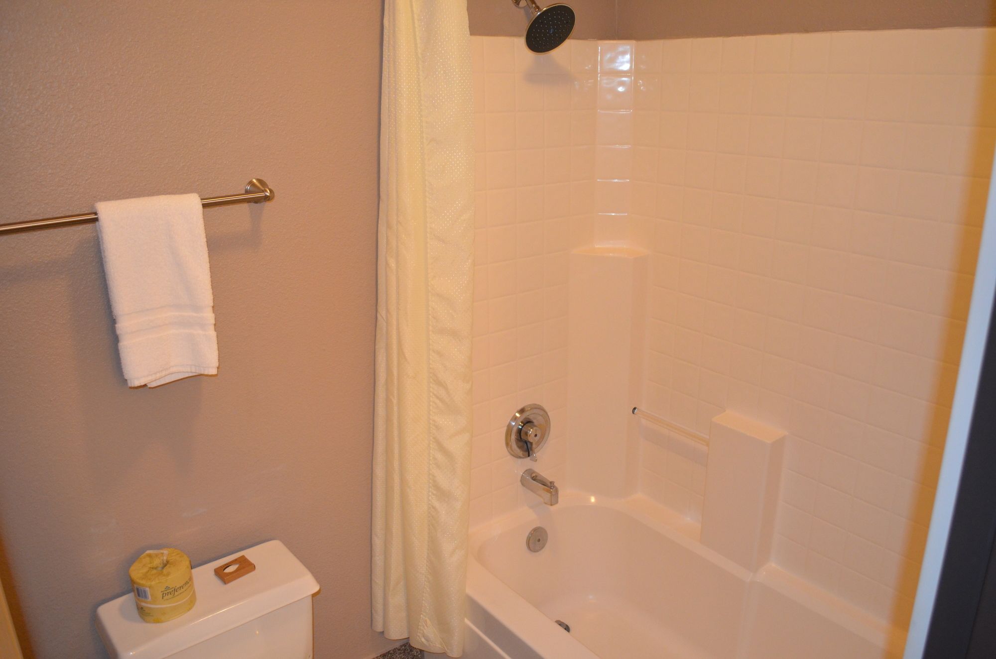 The Ashley Inn & Suites