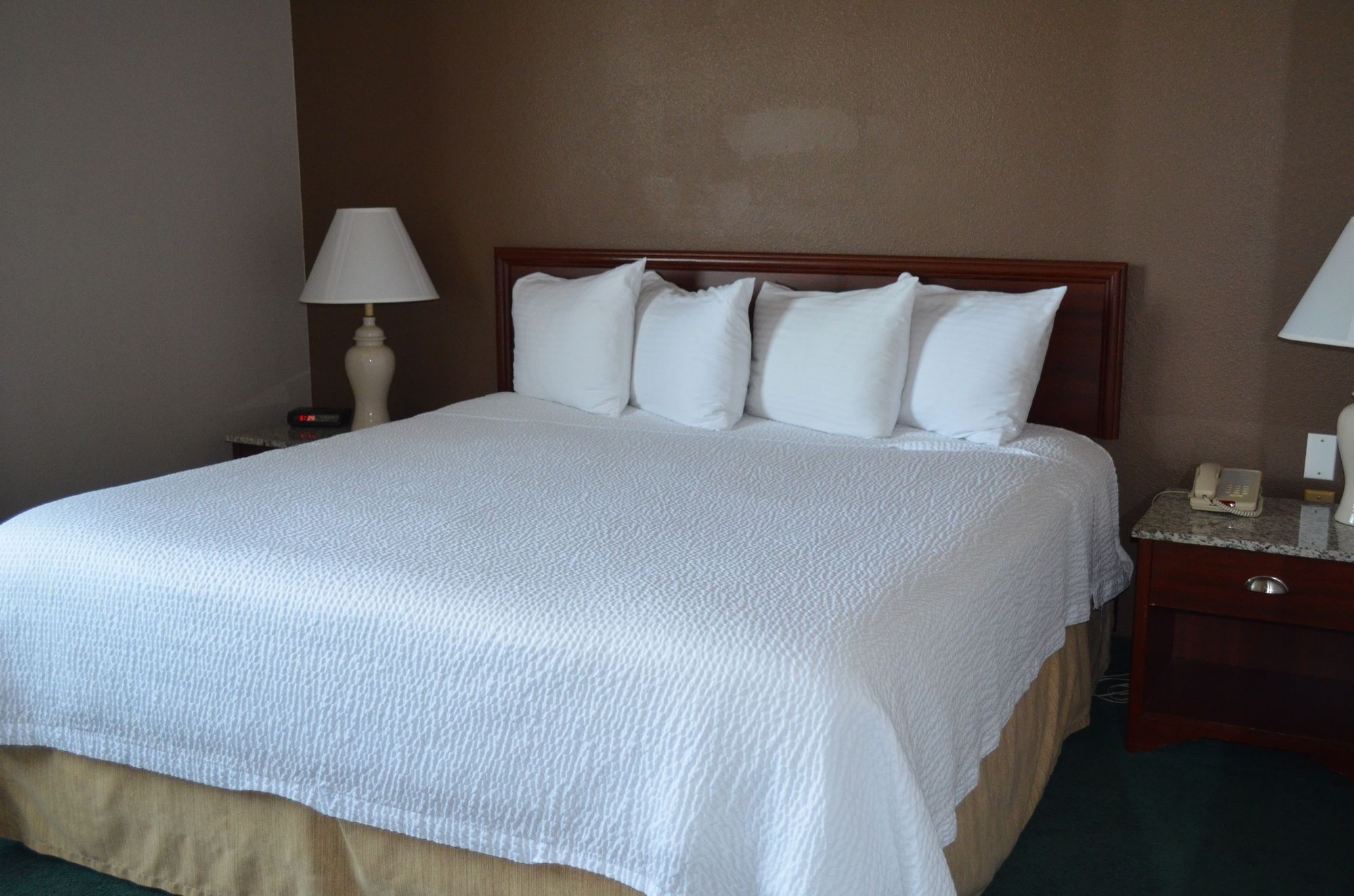 The Ashley Inn & Suites