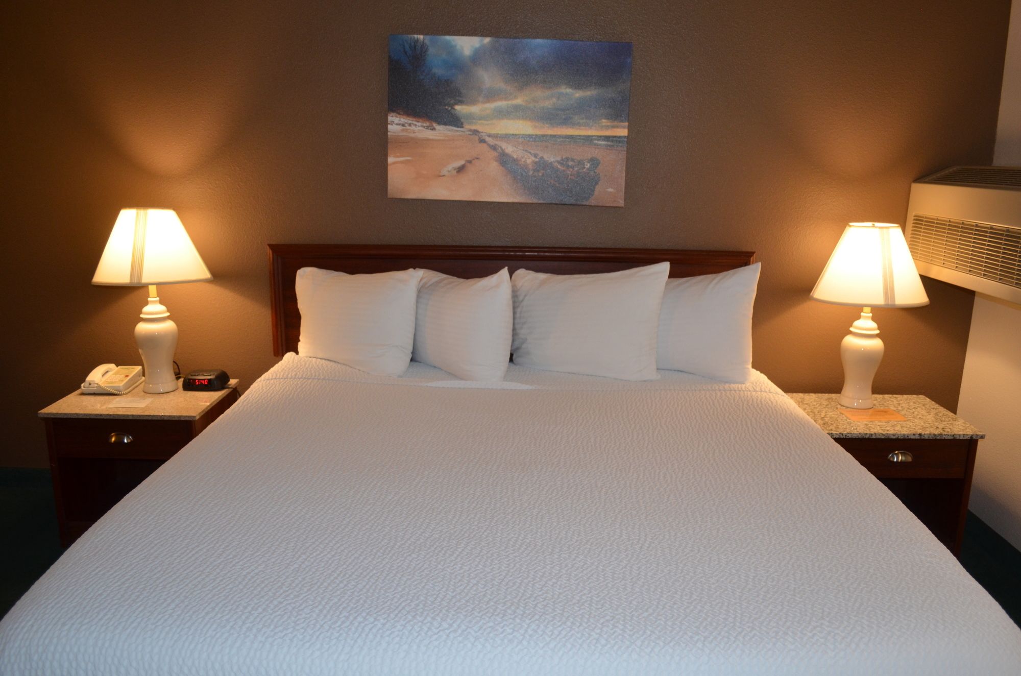 The Ashley Inn & Suites