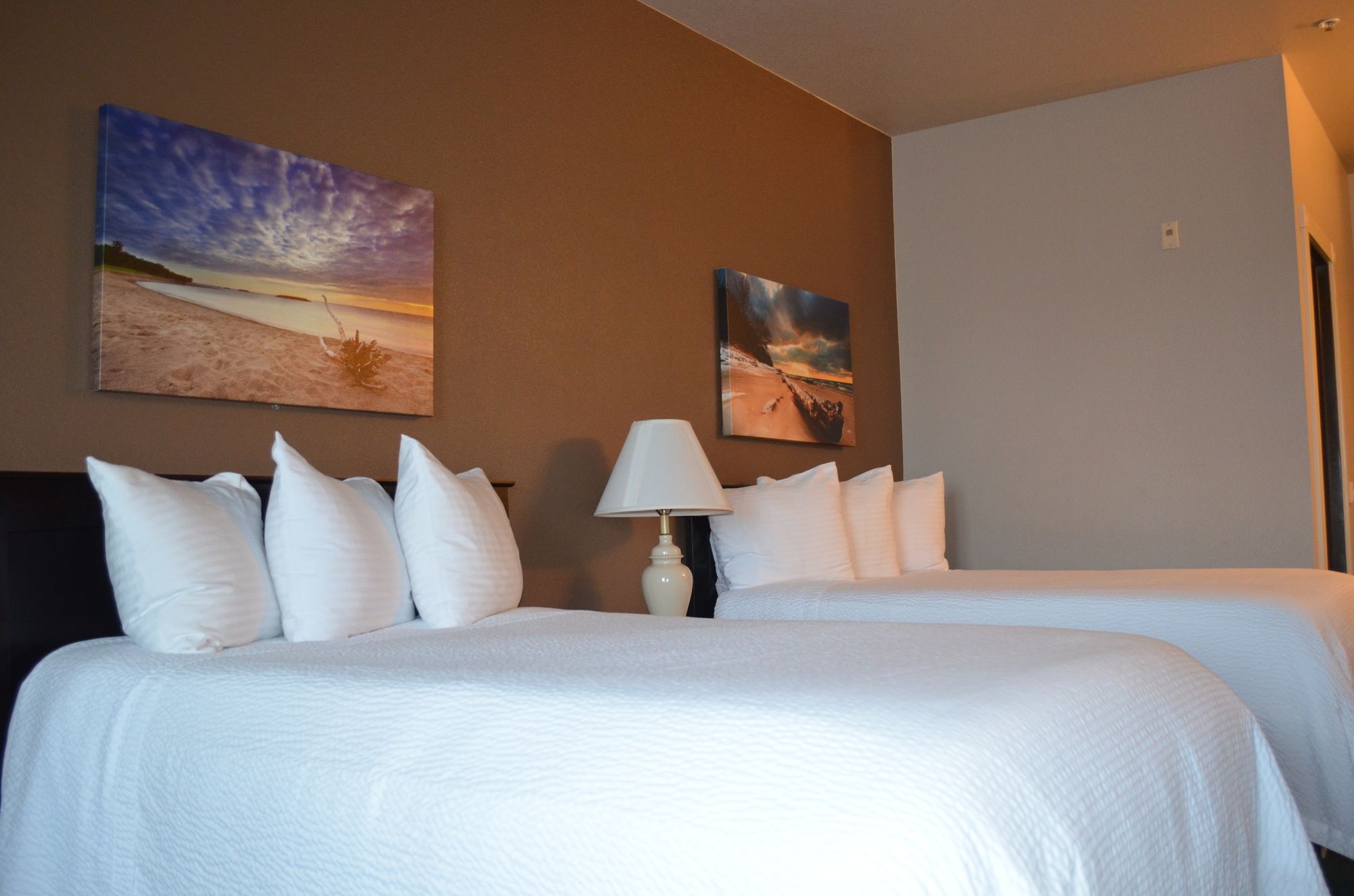 The Ashley Inn & Suites