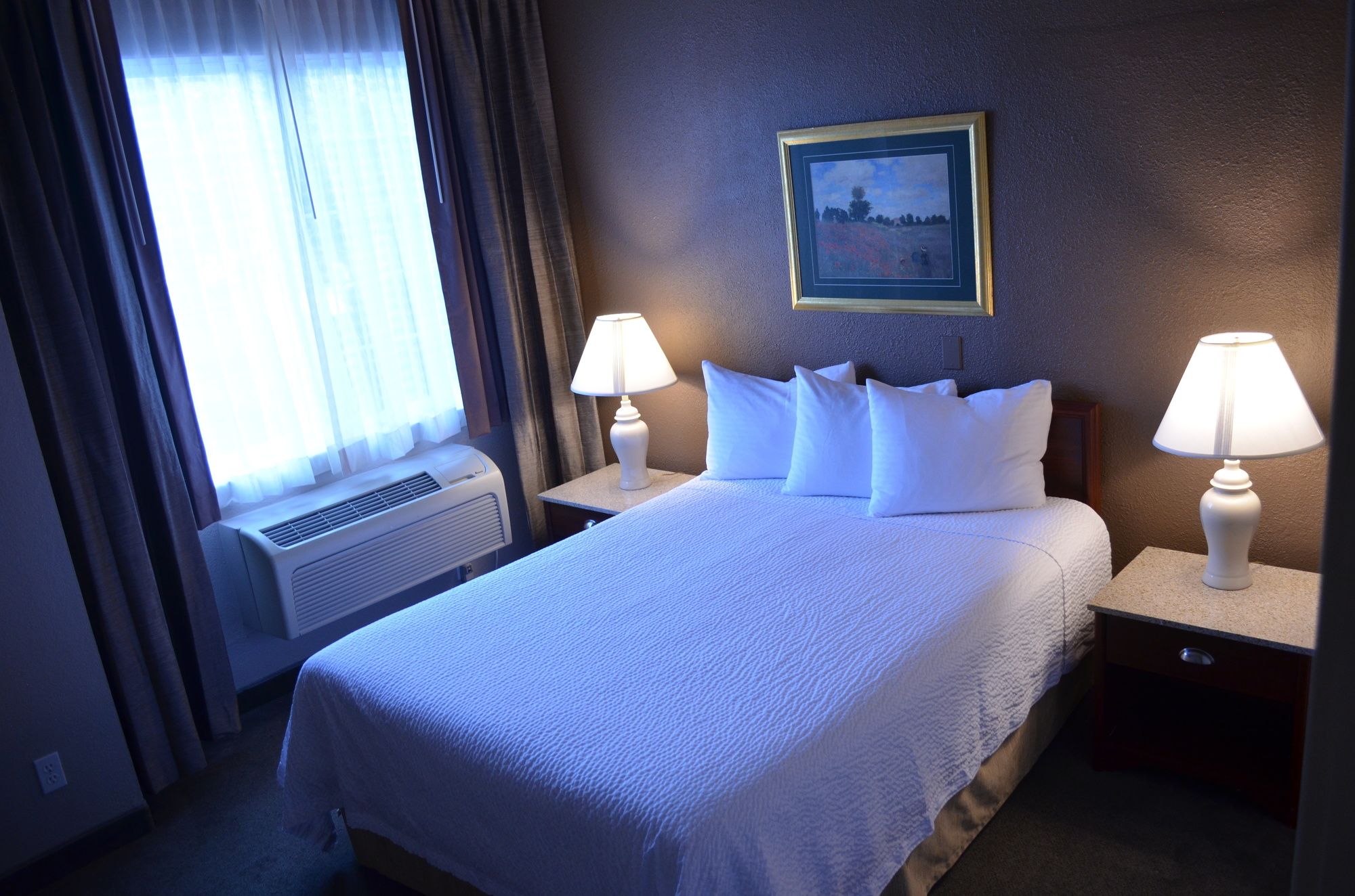 The Ashley Inn & Suites