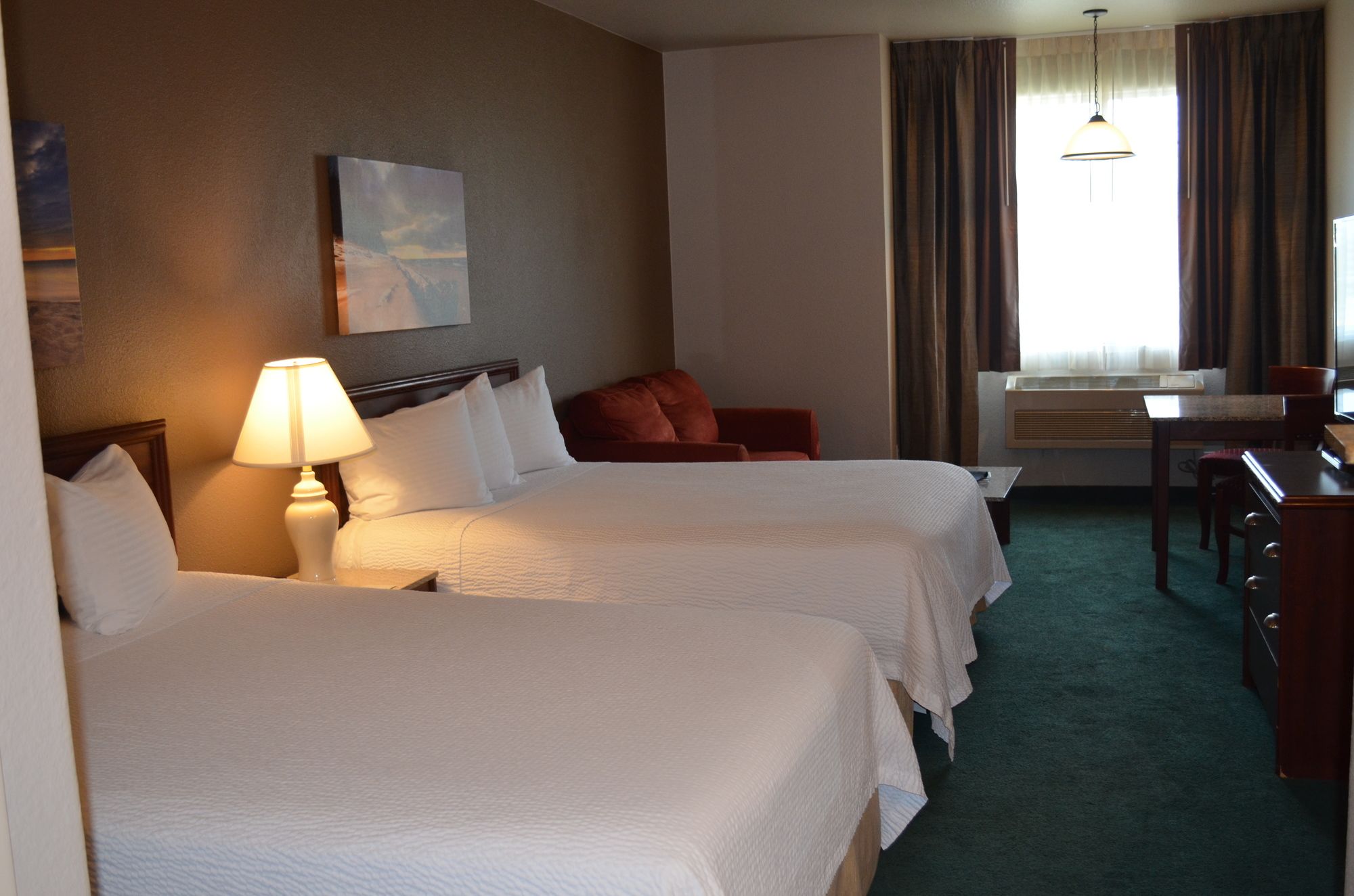 The Ashley Inn & Suites