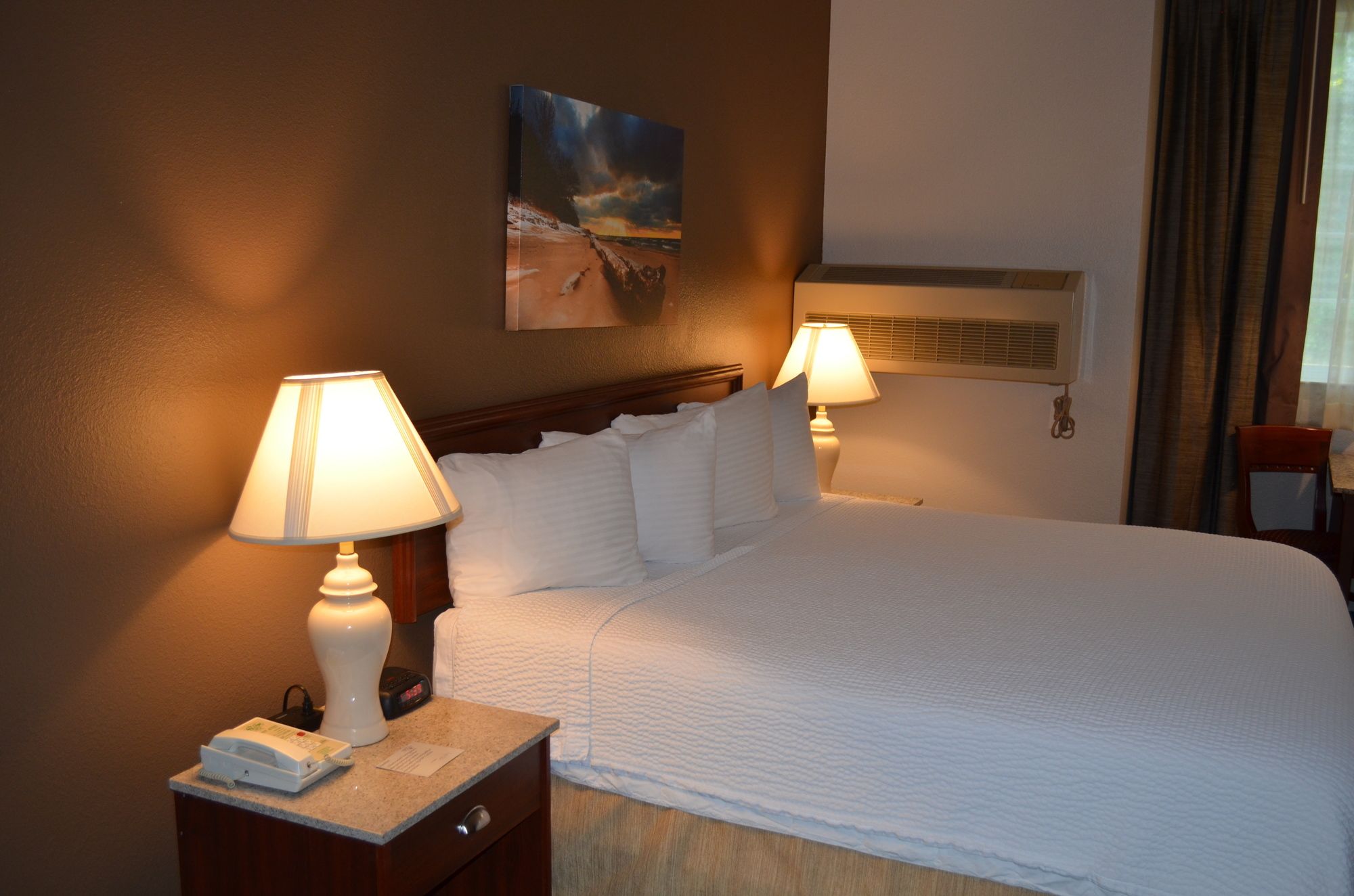 The Ashley Inn & Suites