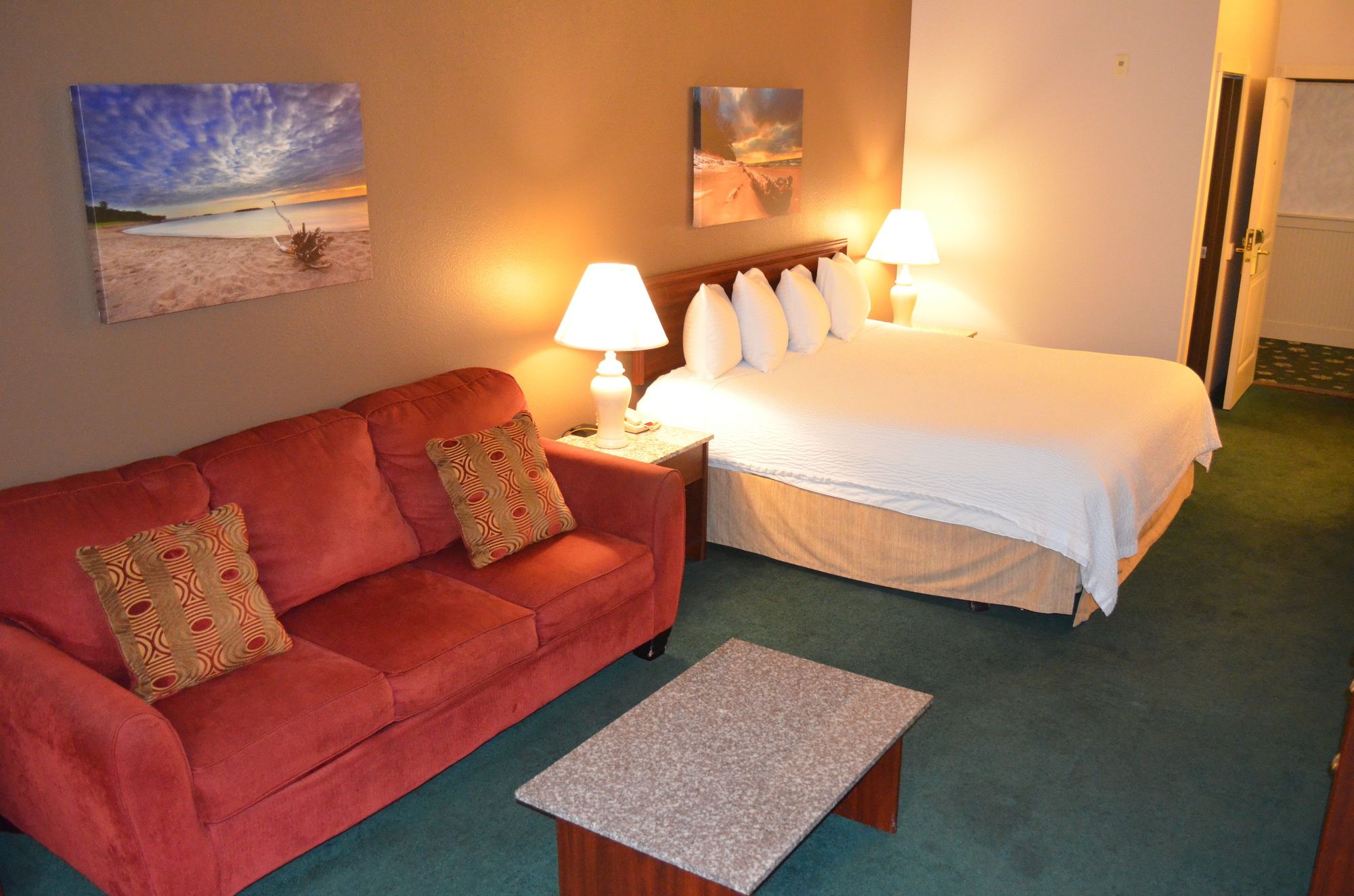 The Ashley Inn & Suites