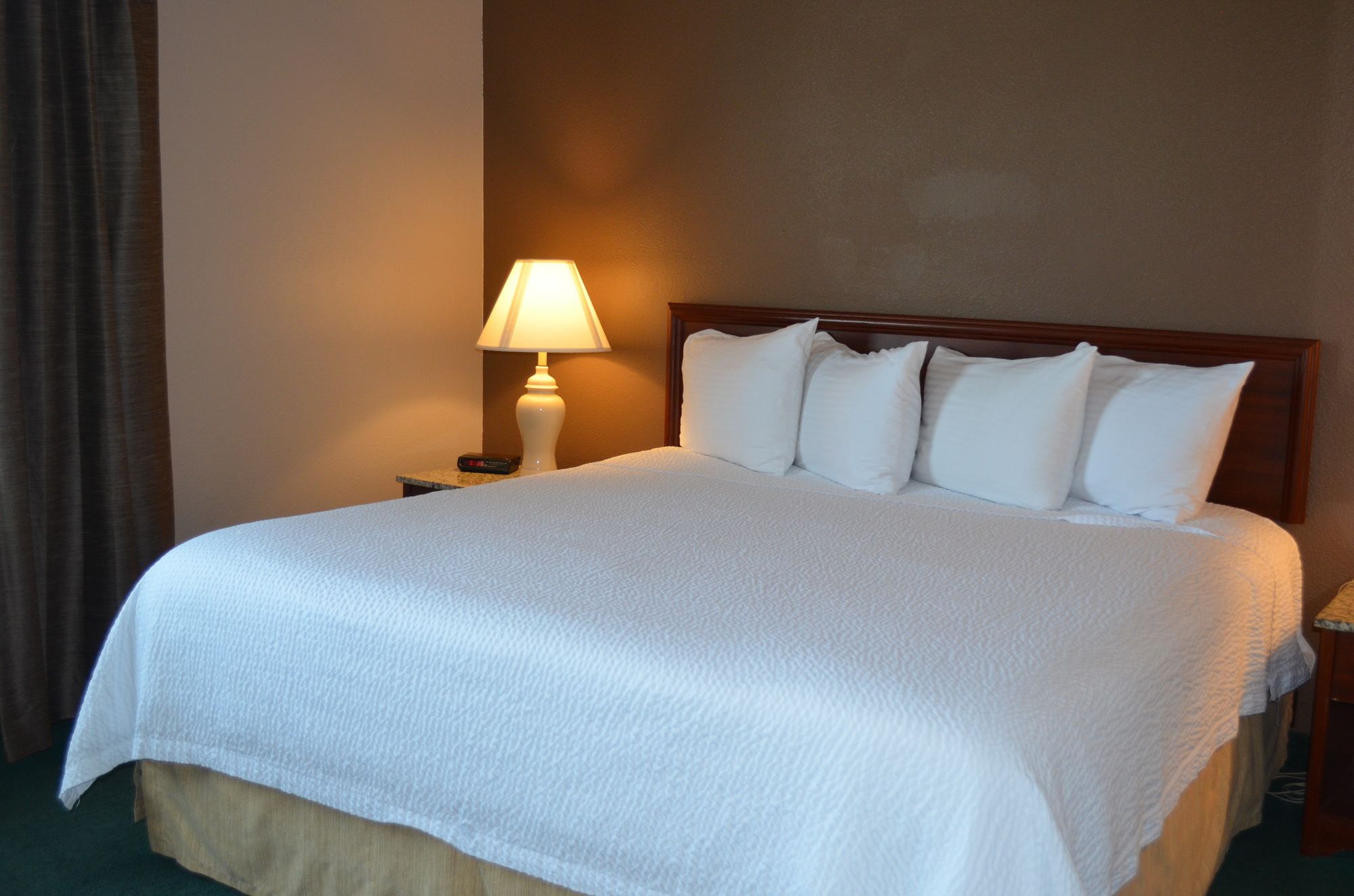 The Ashley Inn & Suites