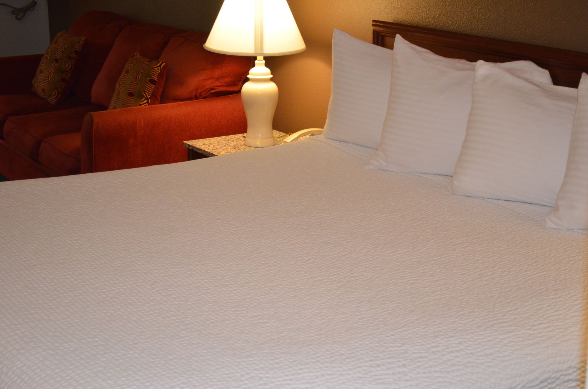 The Ashley Inn & Suites