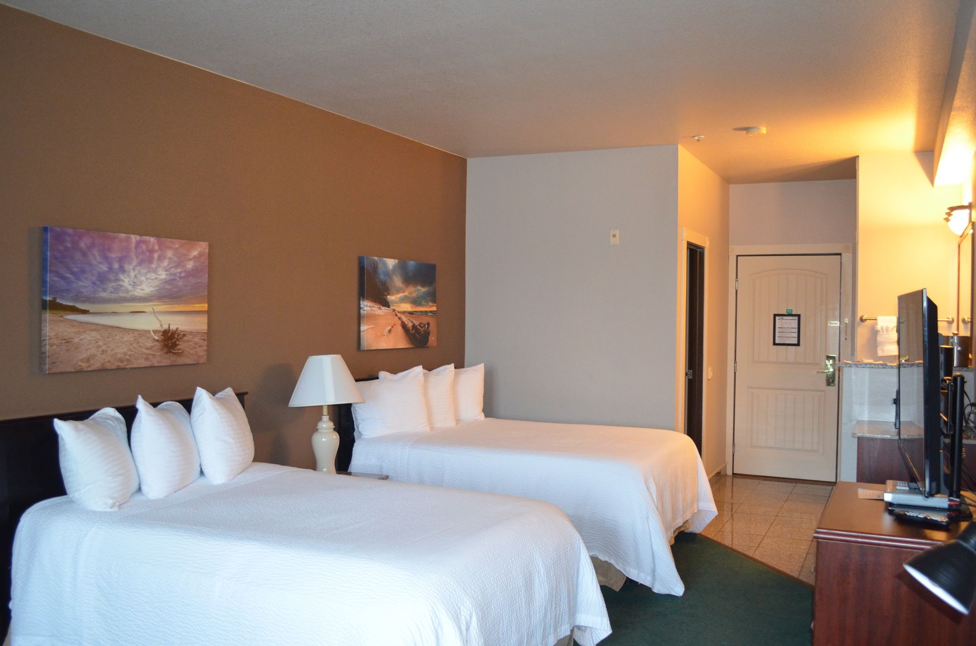 The Ashley Inn & Suites